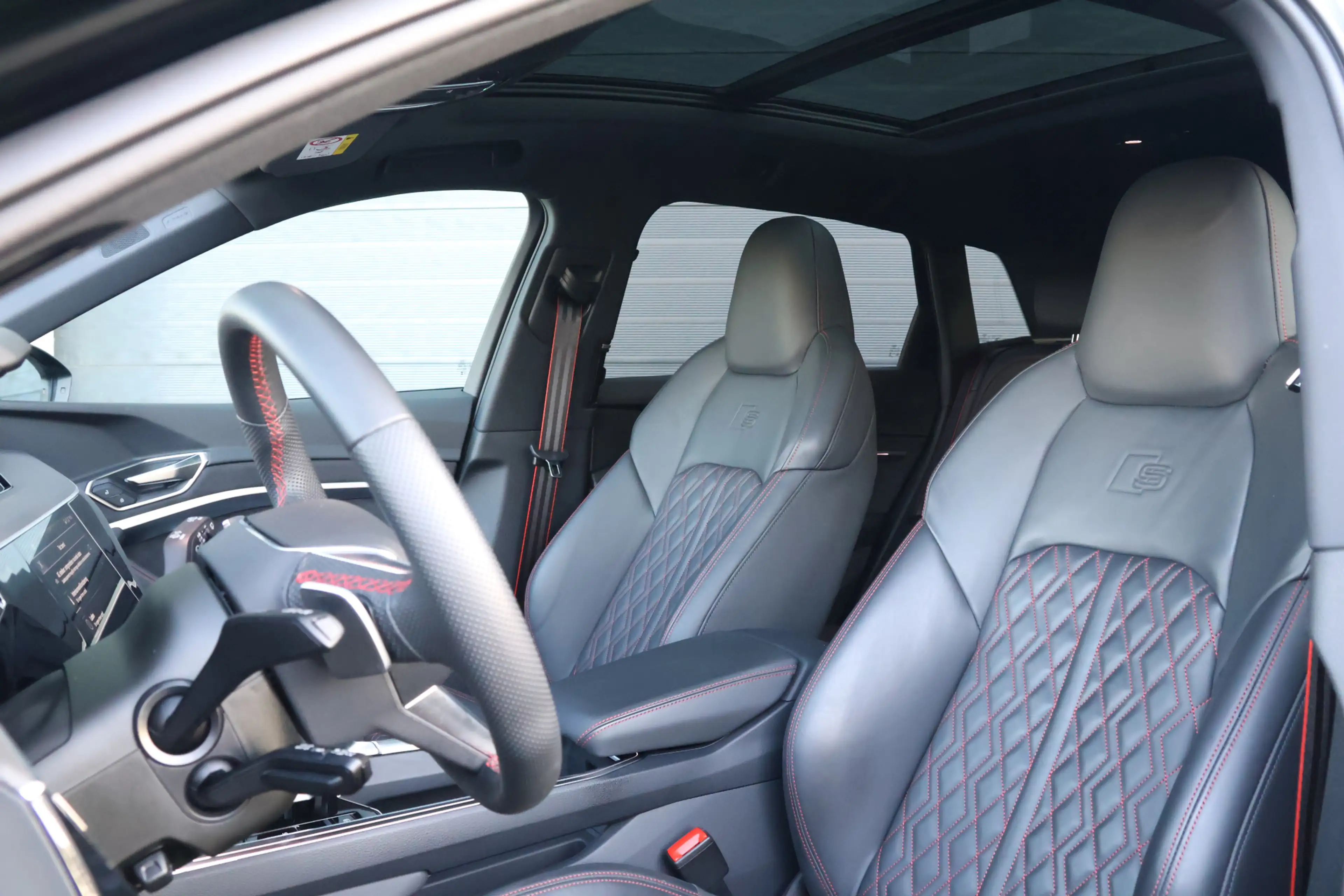 Audi Q8 e-tron 55 quattro S Edition 115 kWh SOH 100% Pano/LED Mat — photo 6