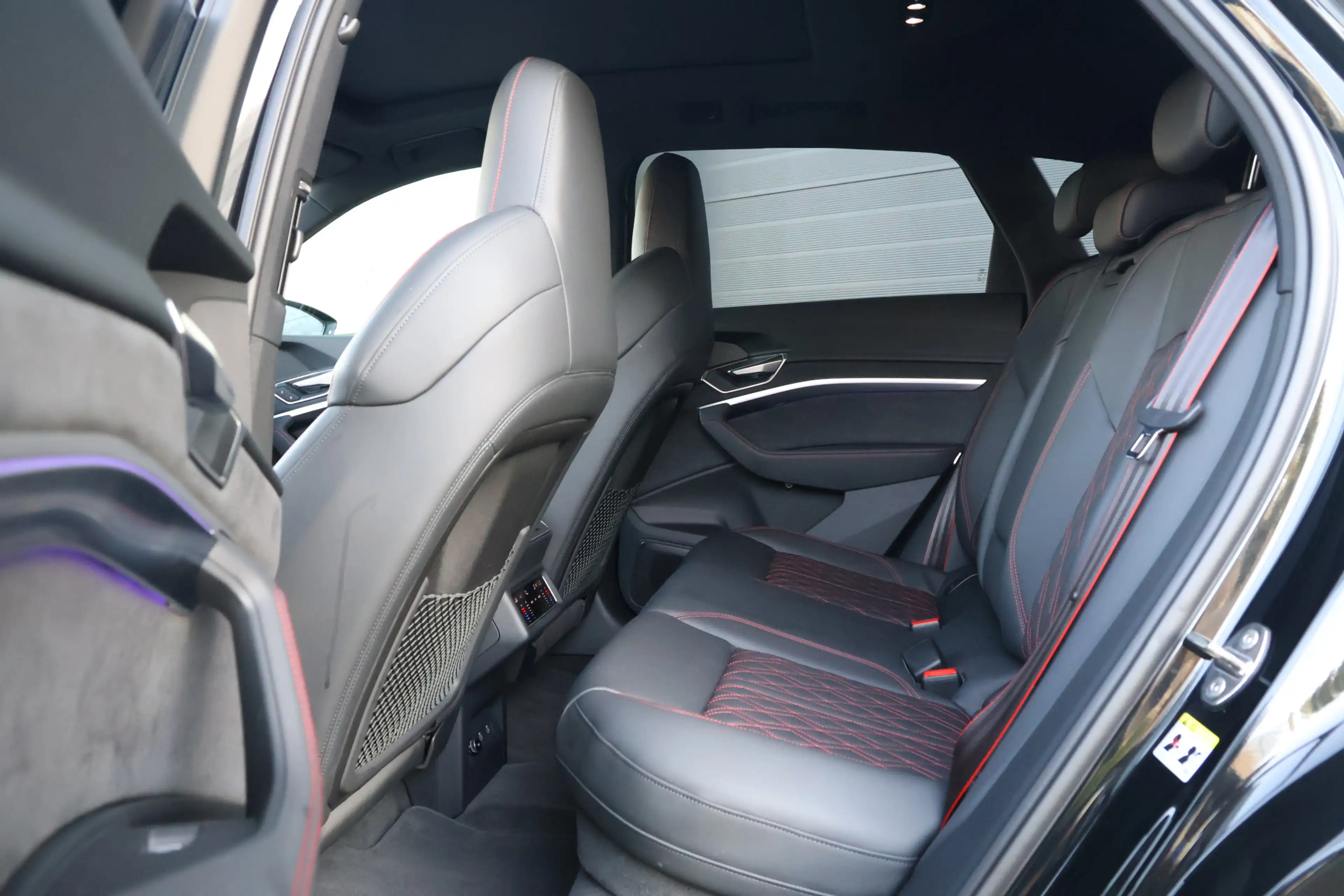 Audi Q8 e-tron 55 quattro S Edition 115 kWh SOH 100% Pano/LED Mat — photo 8