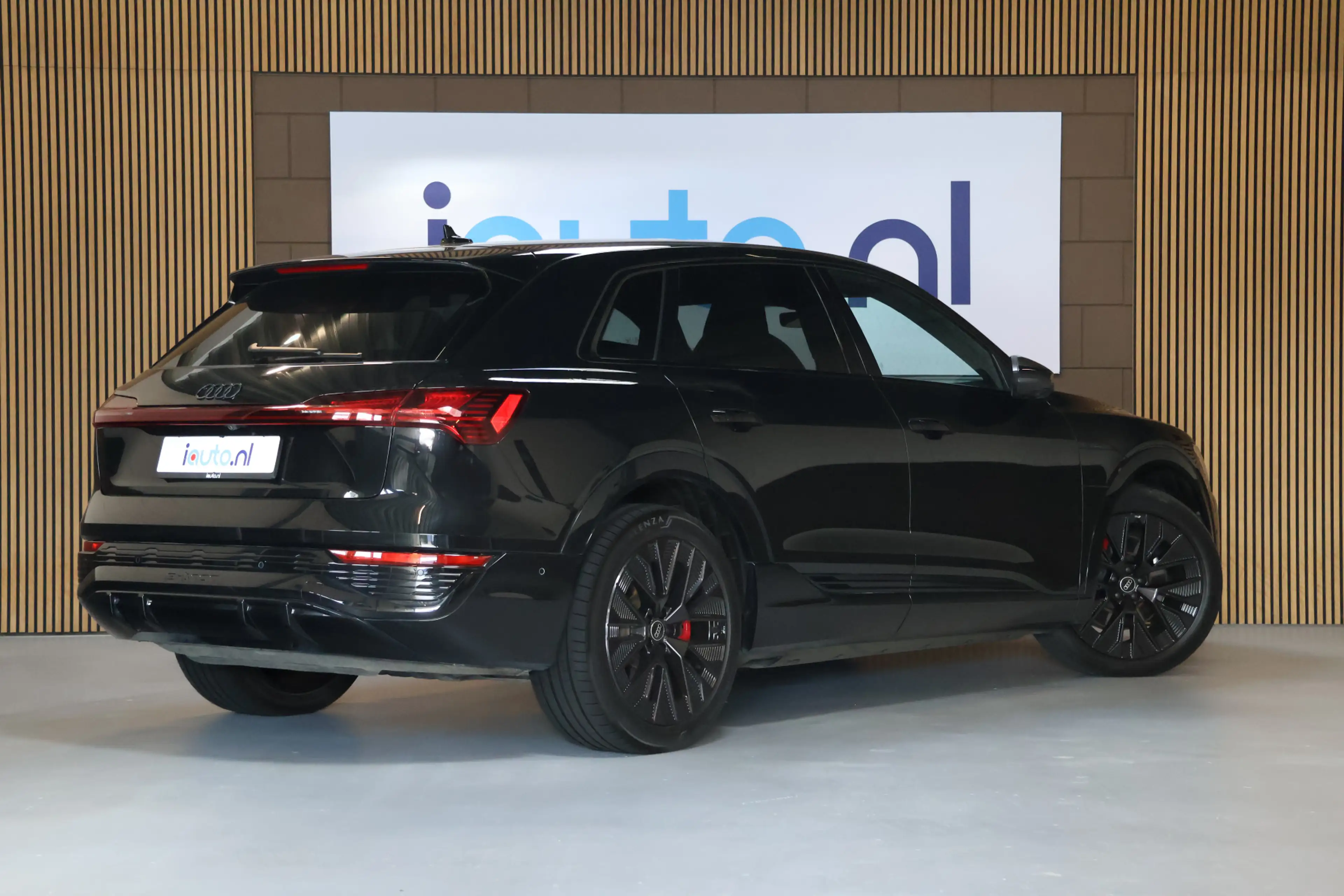 Audi Q8 e-tron 55 quattro S Edition 115 kWh SOH 100% Pano/LED Mat — photo 4