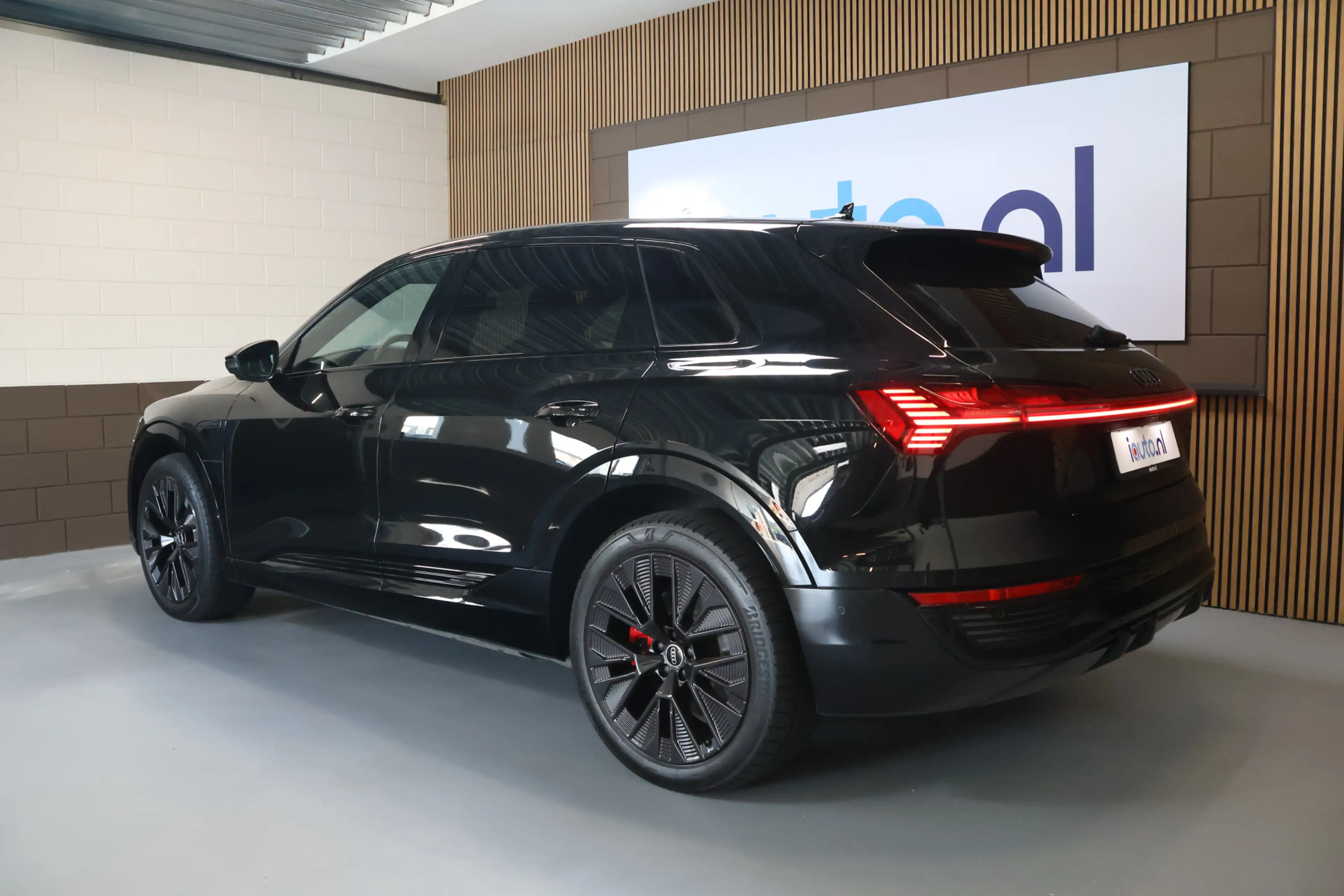 Audi Q8 e-tron 55 quattro S Edition 115 kWh SOH 100% Pano/LED Mat — photo 3