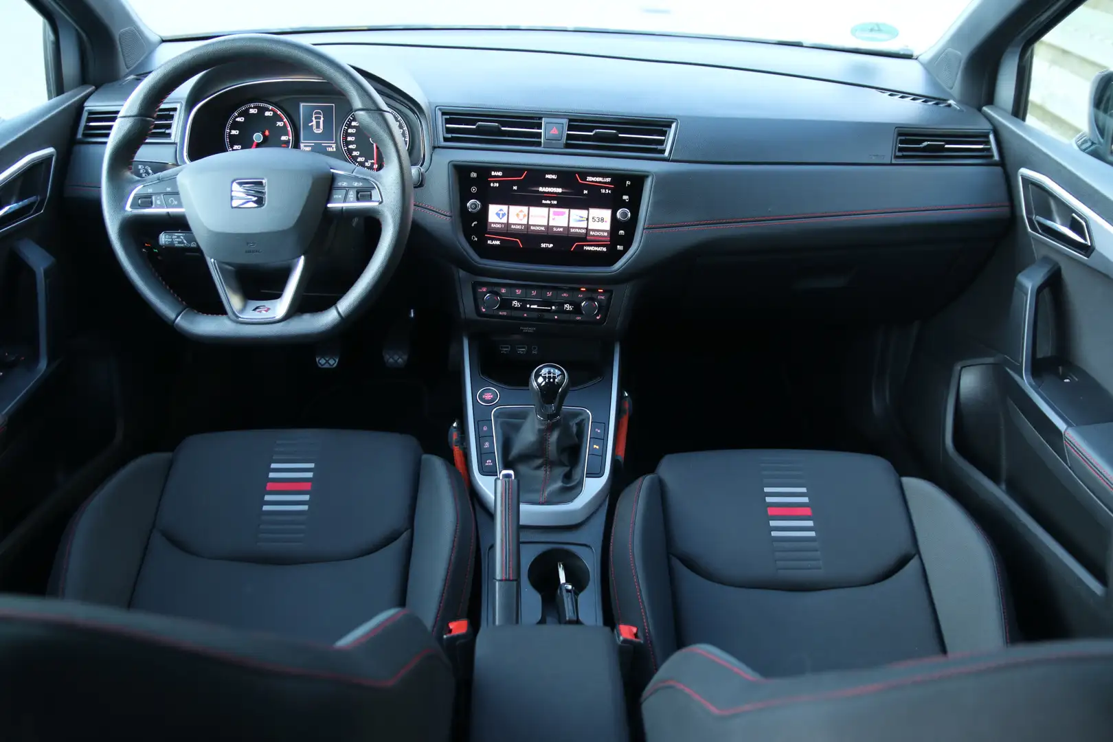 SEAT Arona 1.5 TSI EVO FR Business Intense / Navi / Led / Sto Grijs - 2