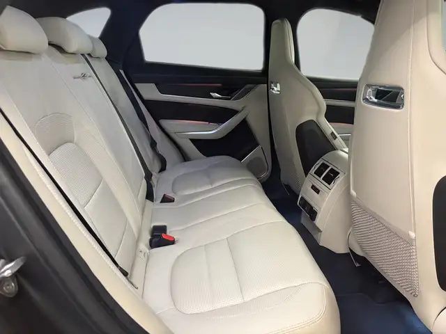 Jaguar F-Pace R-DYNAMIC 3.0D 300 HP A8 MHEV Ansicht 9
