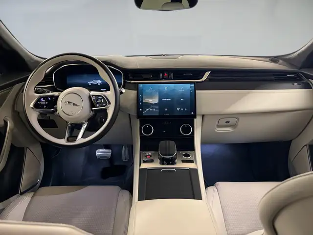 Jaguar F-Pace R-DYNAMIC 3.0D 300 HP A8 MHEV Ansicht 8