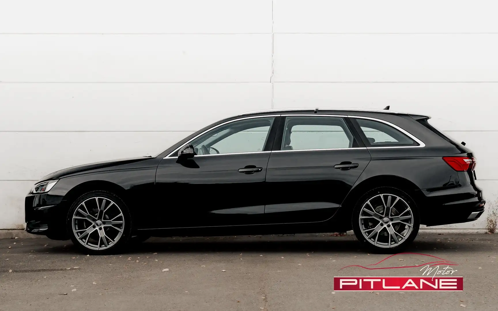 Audi A4 Avant 30 TDi Business EDITION S-TRONIC / CARPLAY ! Grijs - 2
