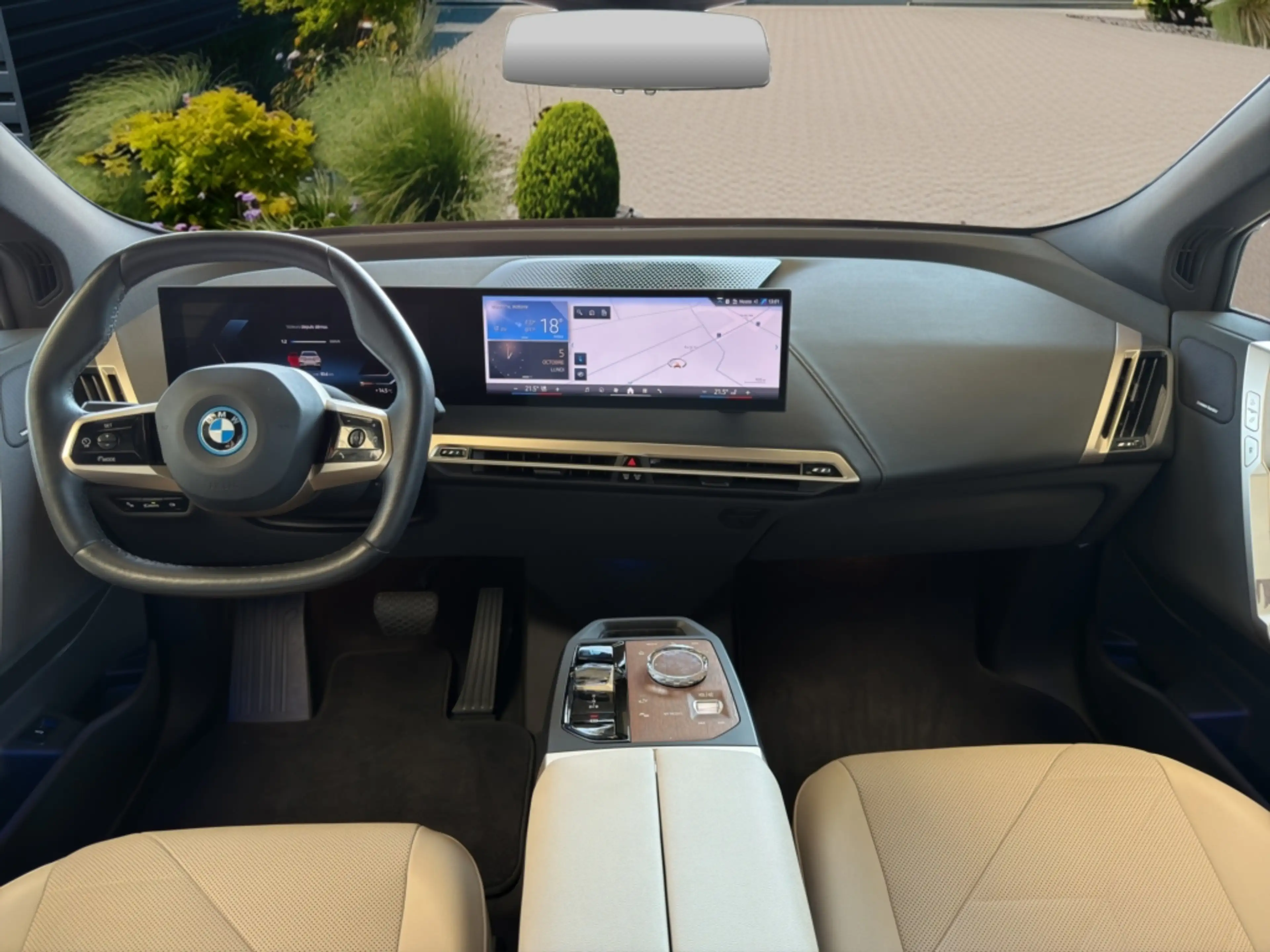 BMW iX xDrive50 M Sport PANO - HUD - 360° — photo 11