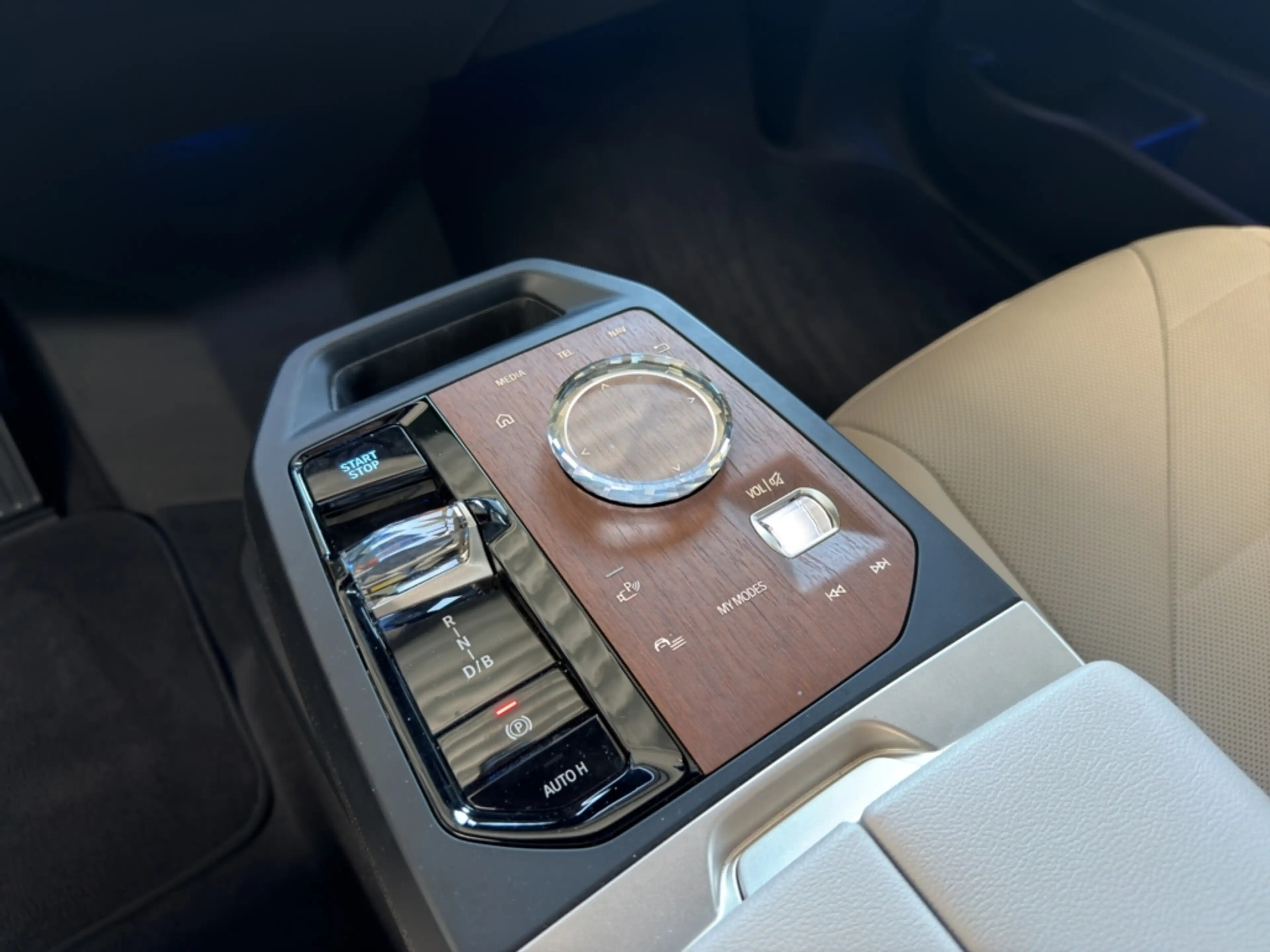 BMW iX xDrive50 M Sport PANO - HUD - 360° — photo 14