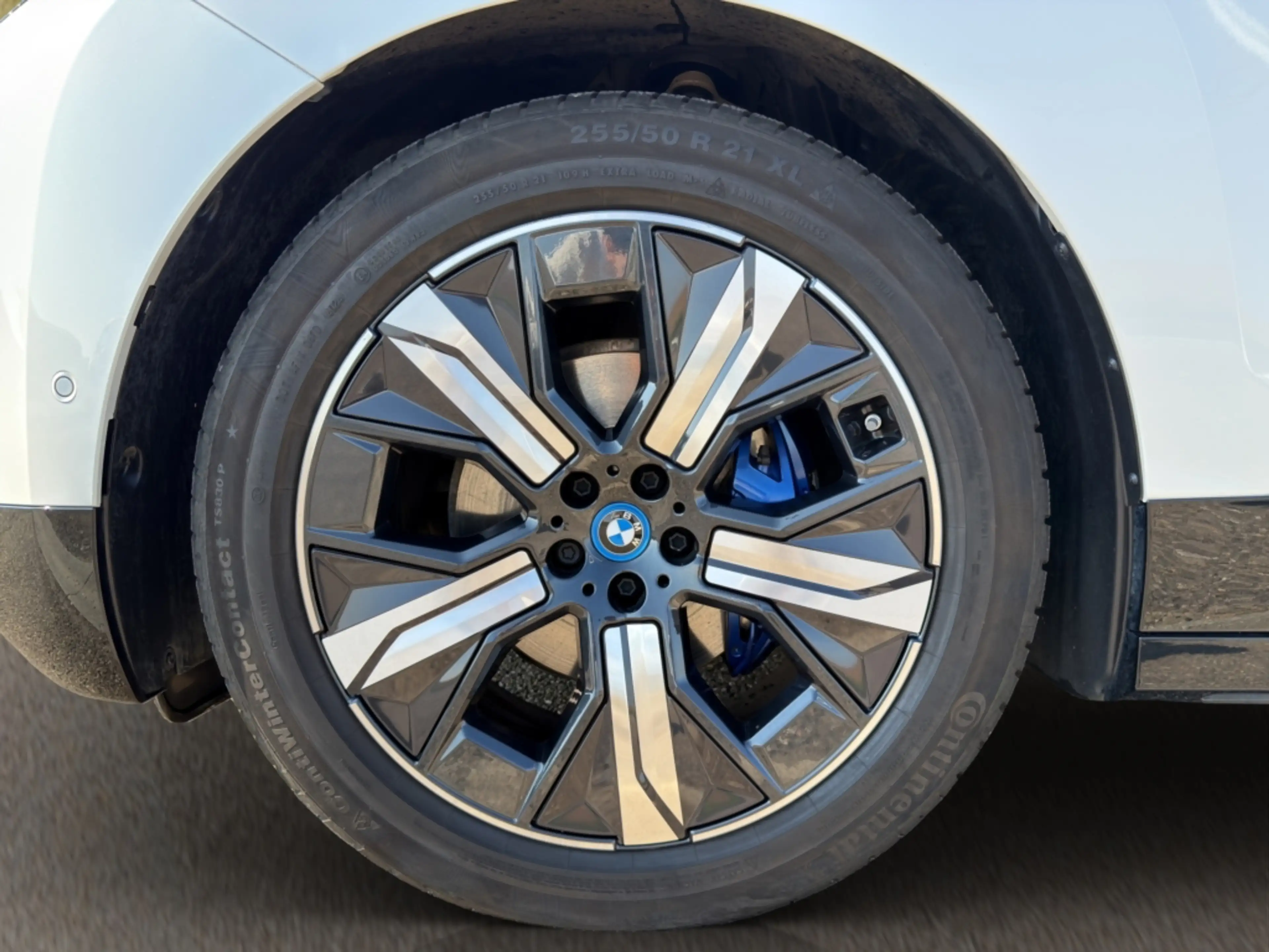 BMW iX xDrive50 M Sport PANO - HUD - 360° — photo 10