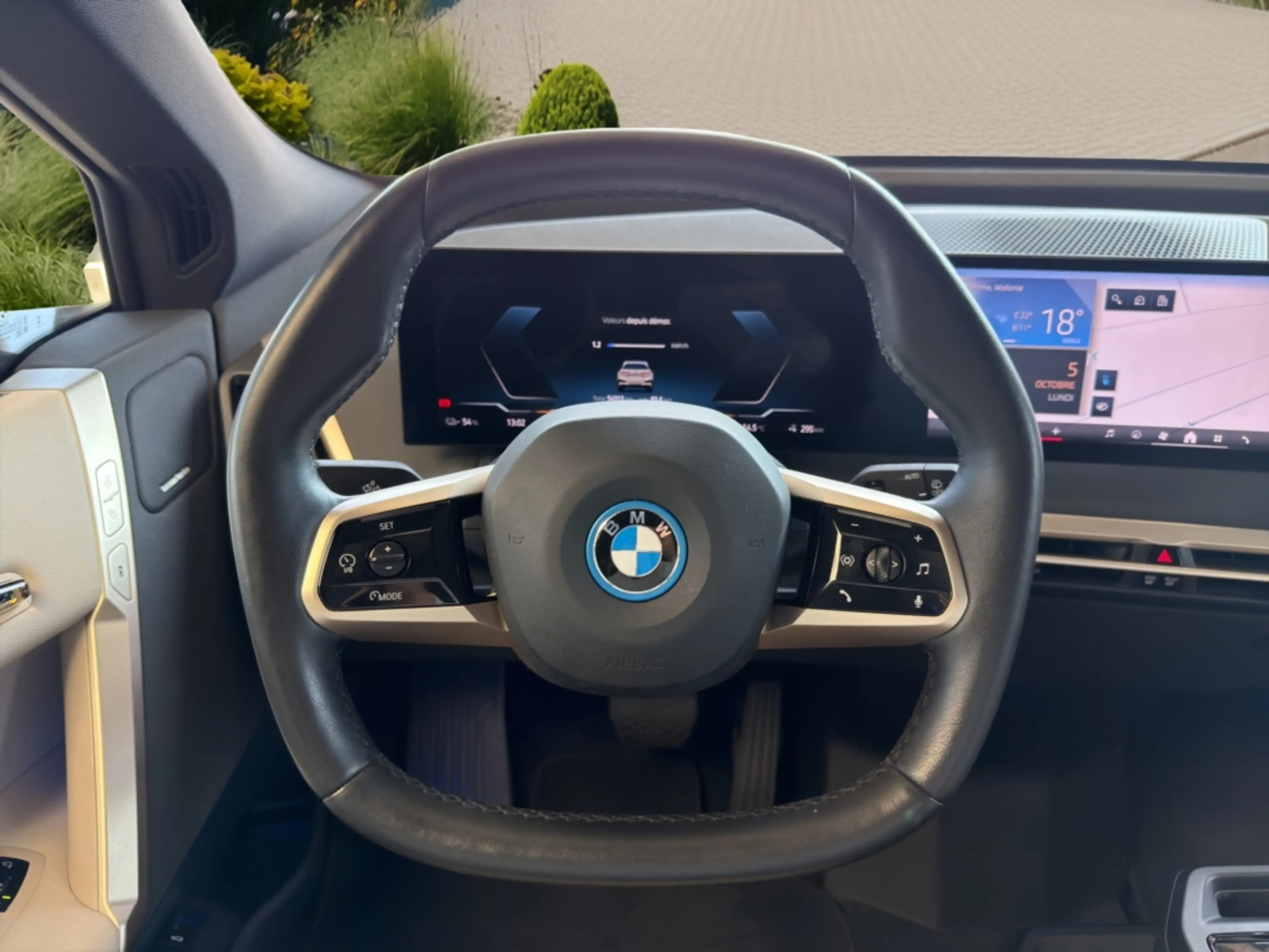 BMW iX xDrive50 M Sport PANO - HUD - 360° — photo 12