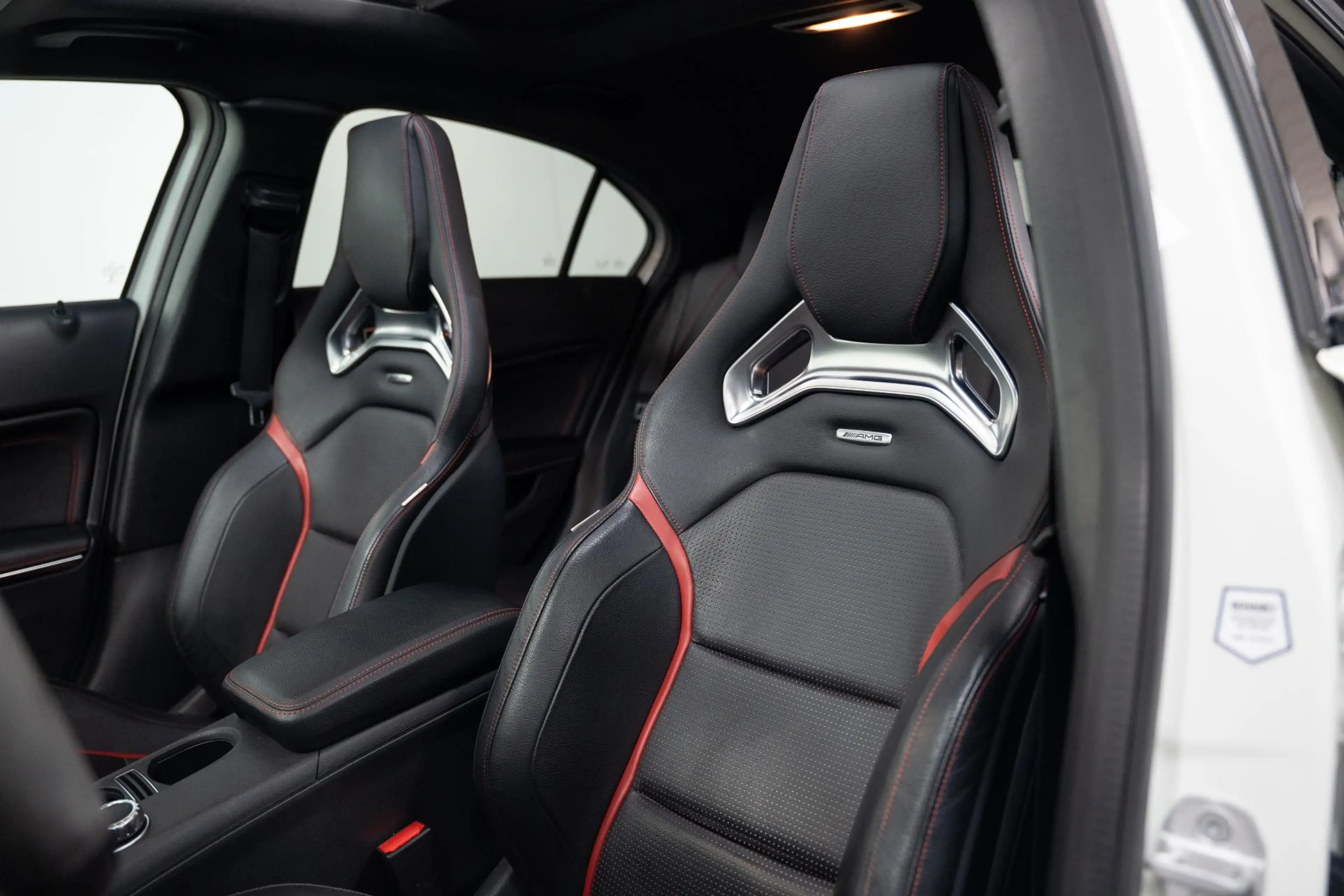 Mercedes-Benz A 45 AMG 4MATIC*381PK*FACELIFT*AERO*PANO*KUIPST*FULL — photo 9