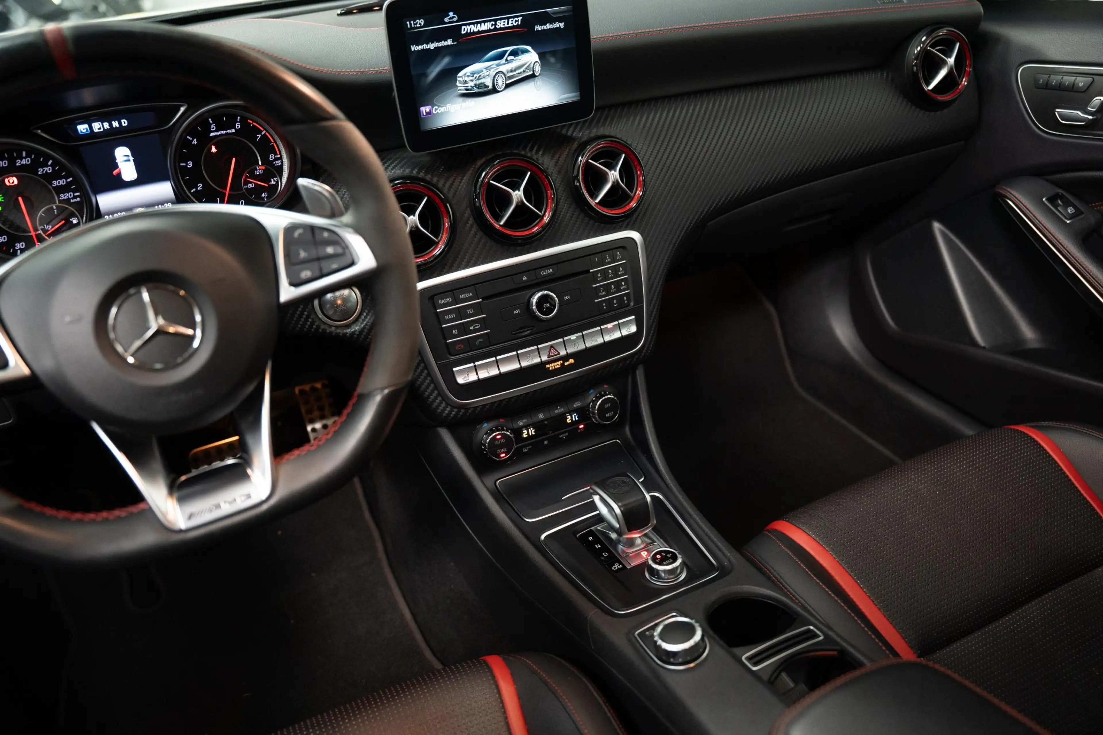 Mercedes-Benz A 45 AMG 4MATIC*381PK*FACELIFT*AERO*PANO*KUIPST*FULL — photo 50