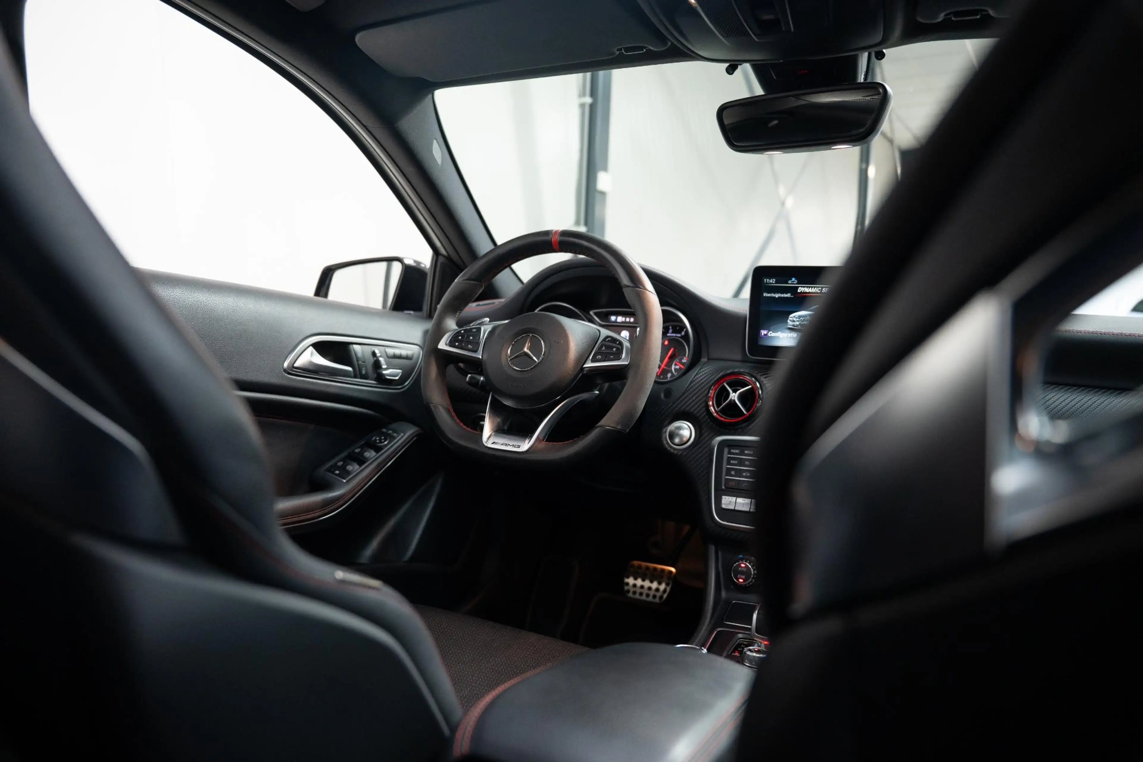 Mercedes-Benz A 45 AMG 4MATIC*381PK*FACELIFT*AERO*PANO*KUIPST*FULL — photo 13