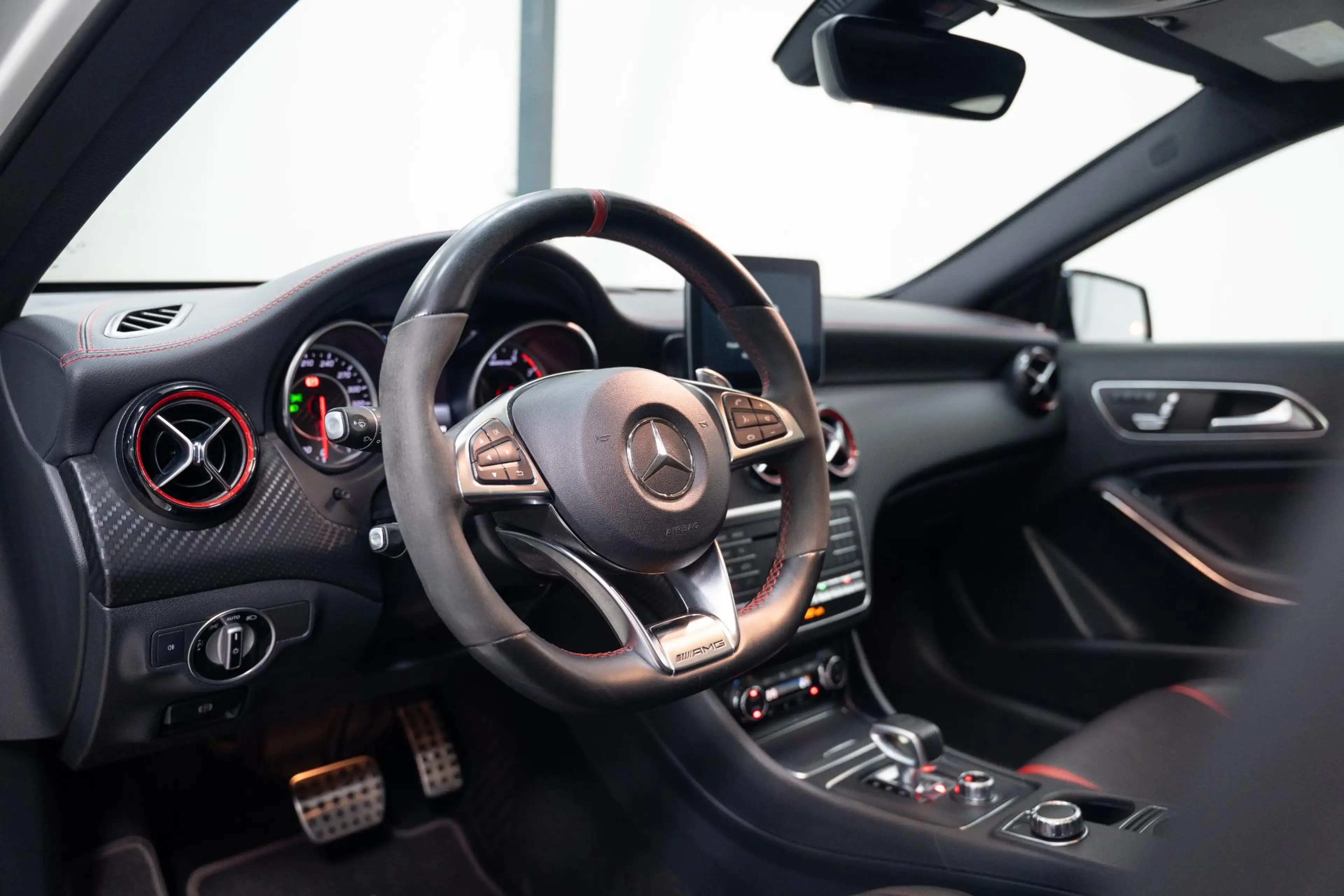 Mercedes-Benz A 45 AMG 4MATIC*381PK*FACELIFT*AERO*PANO*KUIPST*FULL — photo 47