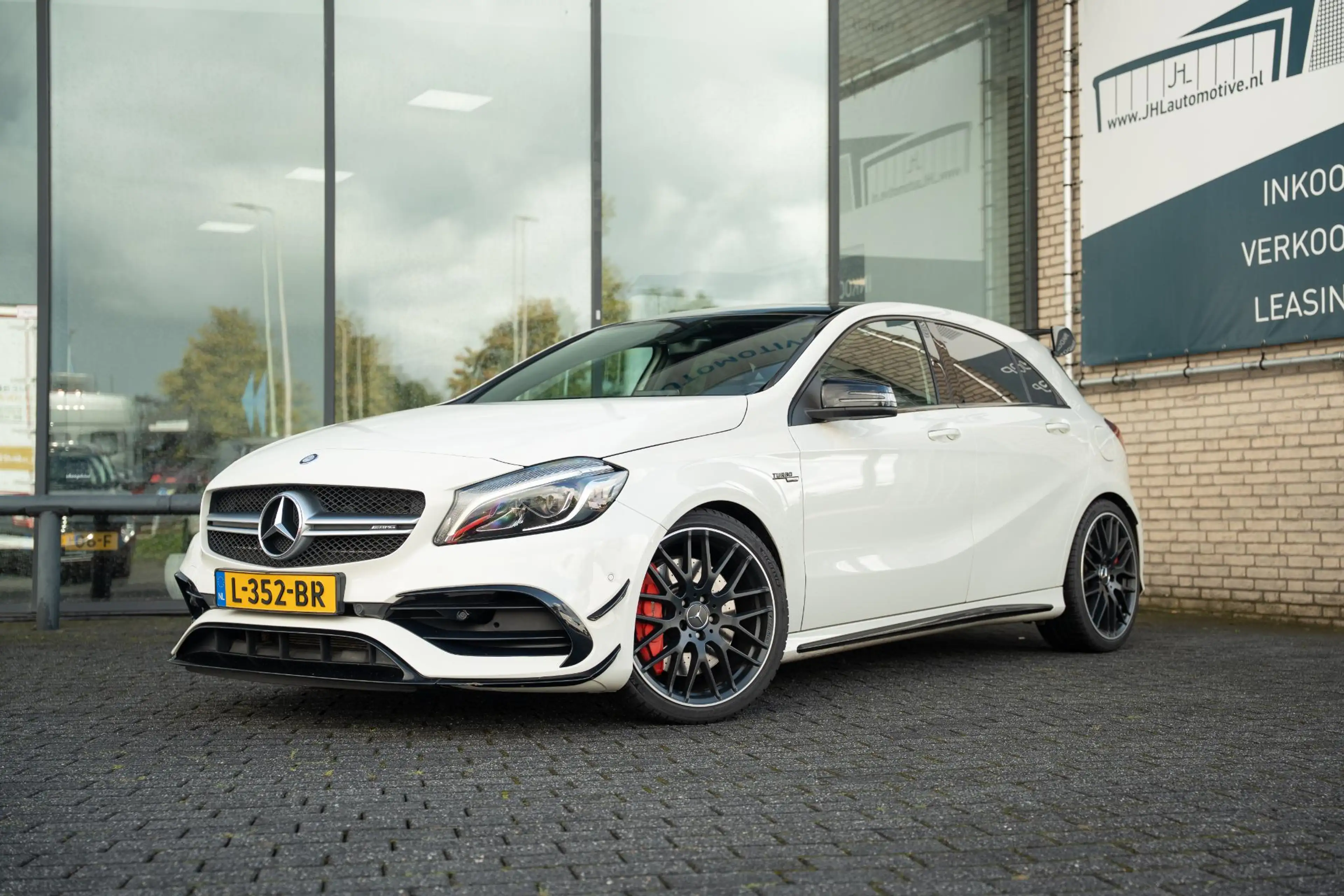 Mercedes-Benz A 45 AMG 4MATIC*381PK*FACELIFT*AERO*PANO*KUIPST*FULL