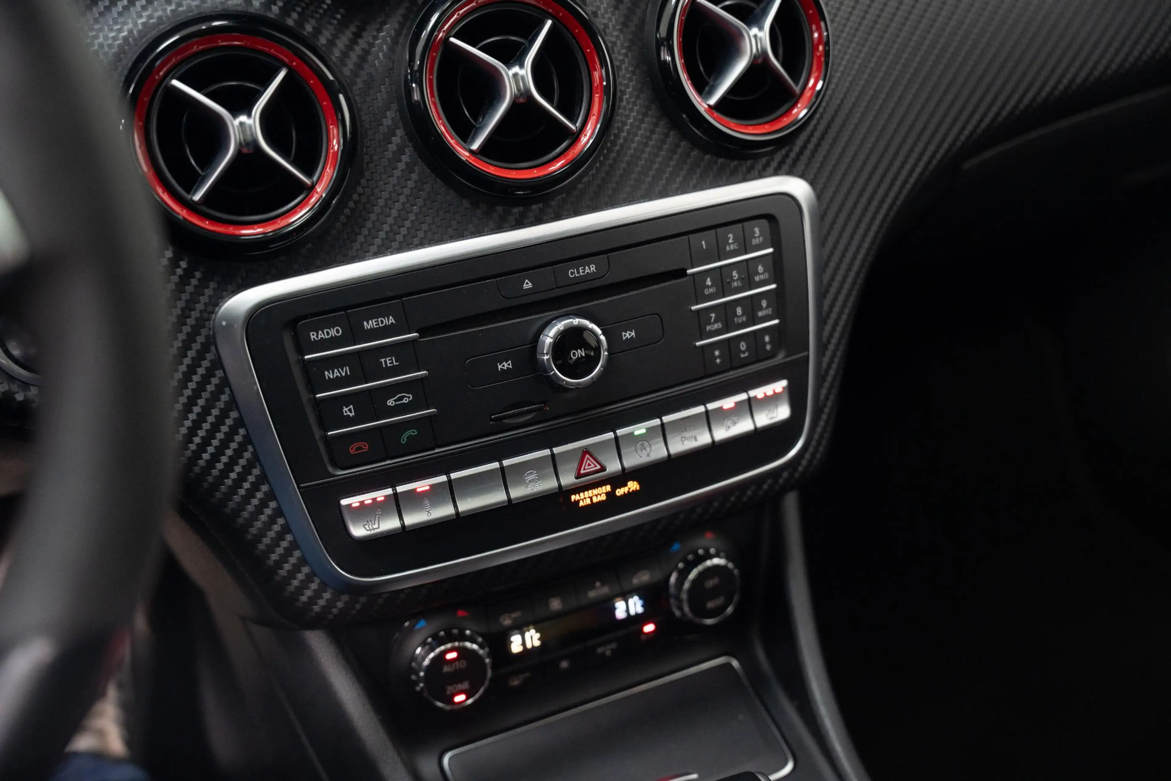 Mercedes-Benz A 45 AMG 4MATIC*381PK*FACELIFT*AERO*PANO*KUIPST*FULL — photo 40