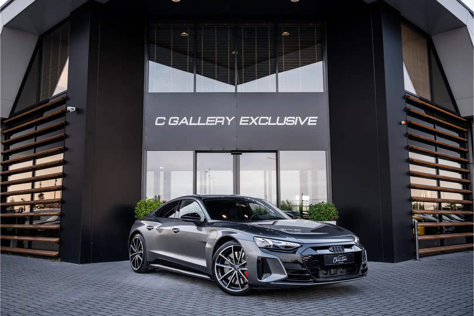 Audi RS e-tron GT 93 kWh - Panorama | Luchtv. | Carbon | Massage | S Grijs - 1