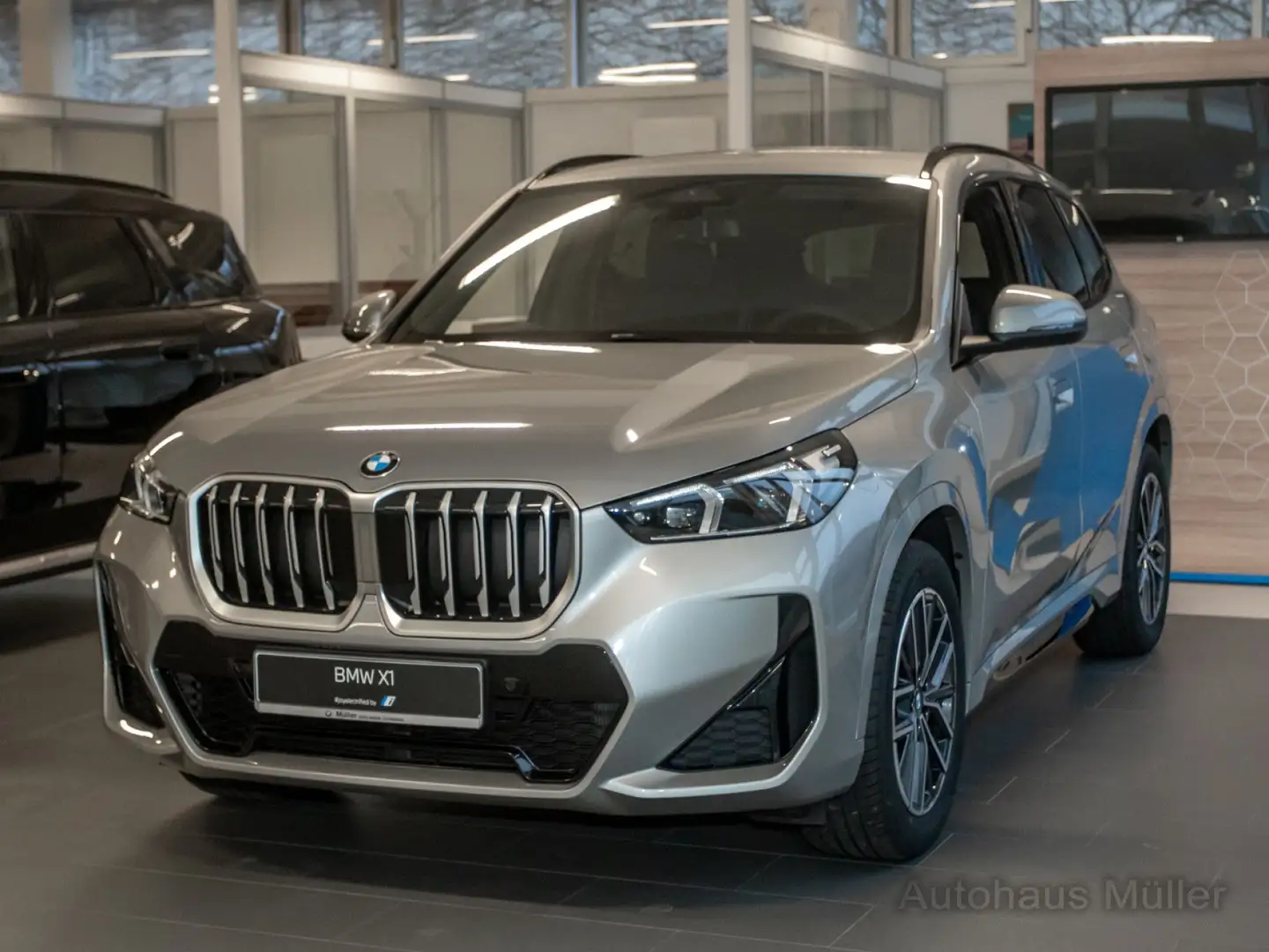 BMW X1 sDrive18i 10.750 Euro Ersparnis! HELLO SUMMER Silber - 2