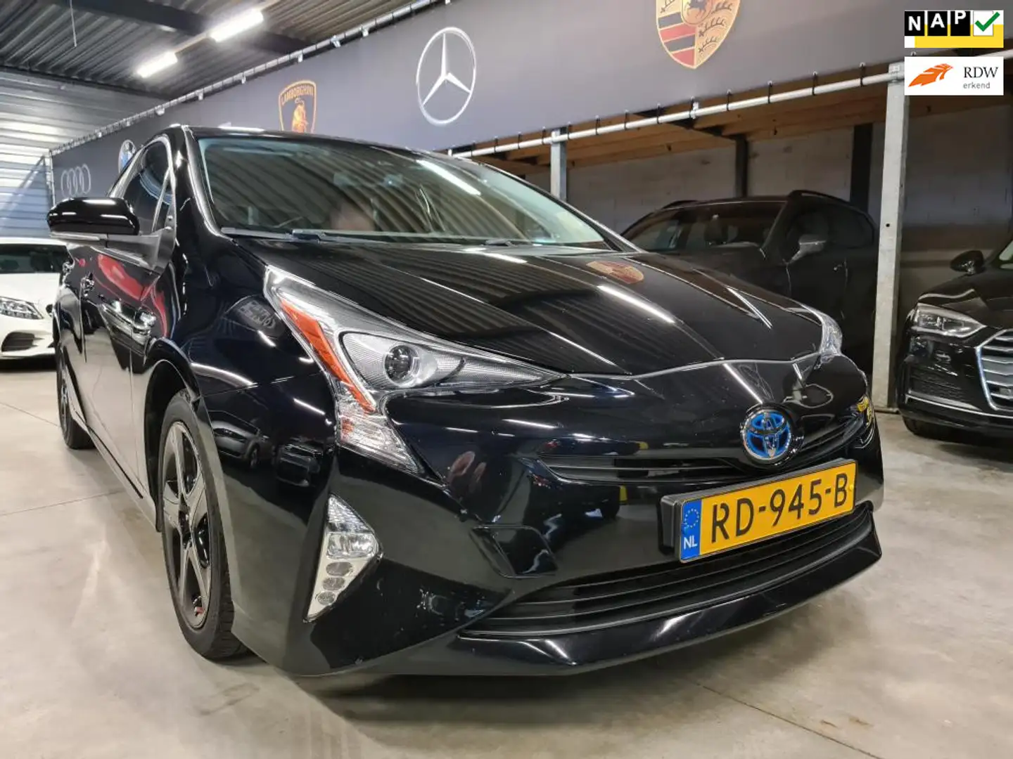 Toyota Prius 1.8 First Edition - Leder - Stoelverw - Clima - Cr crna - 1