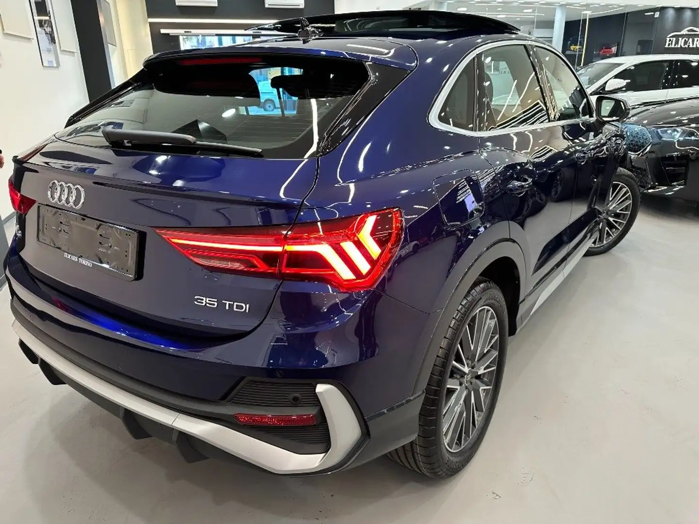 Audi Q3 35 TDI S tronic S line edition Blau - 1