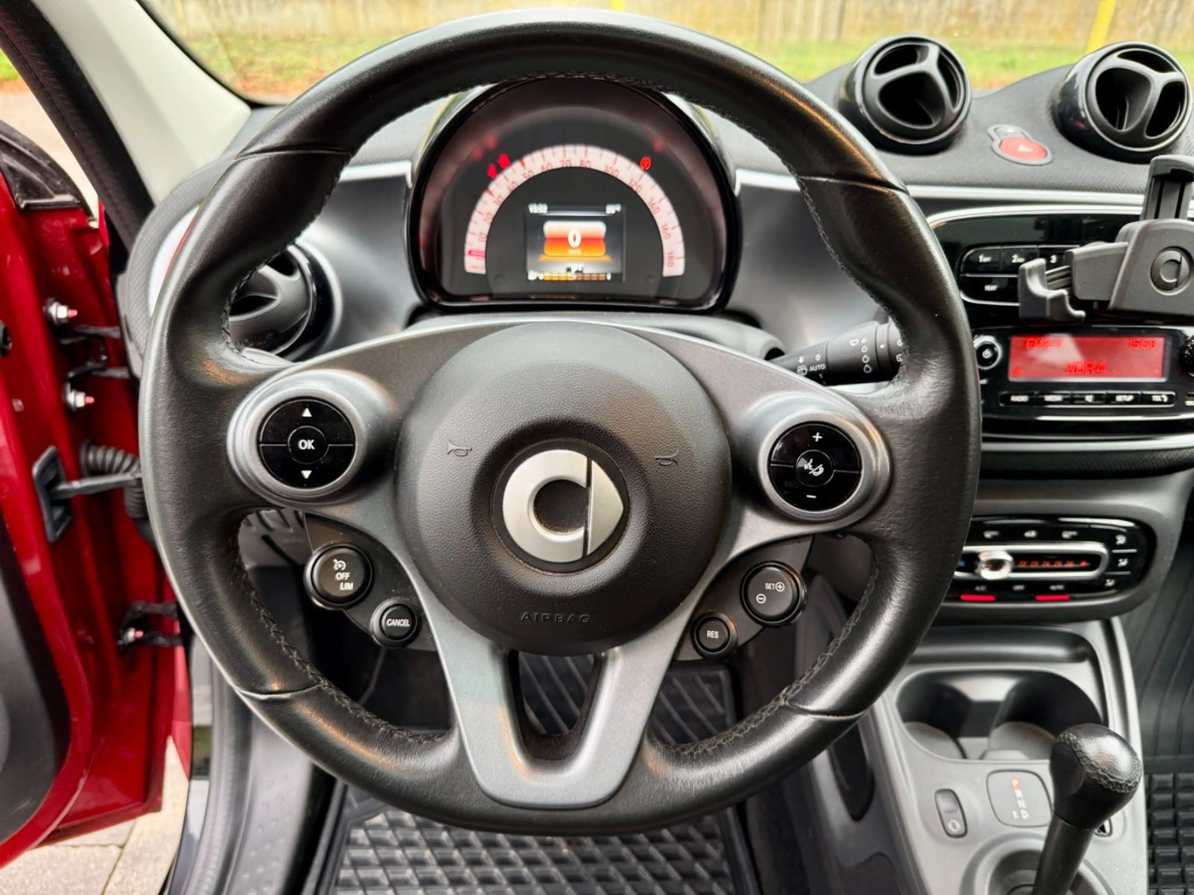 smart forFour Autom. Klima L&M Felgen Pano Sitzheizung — photo 9