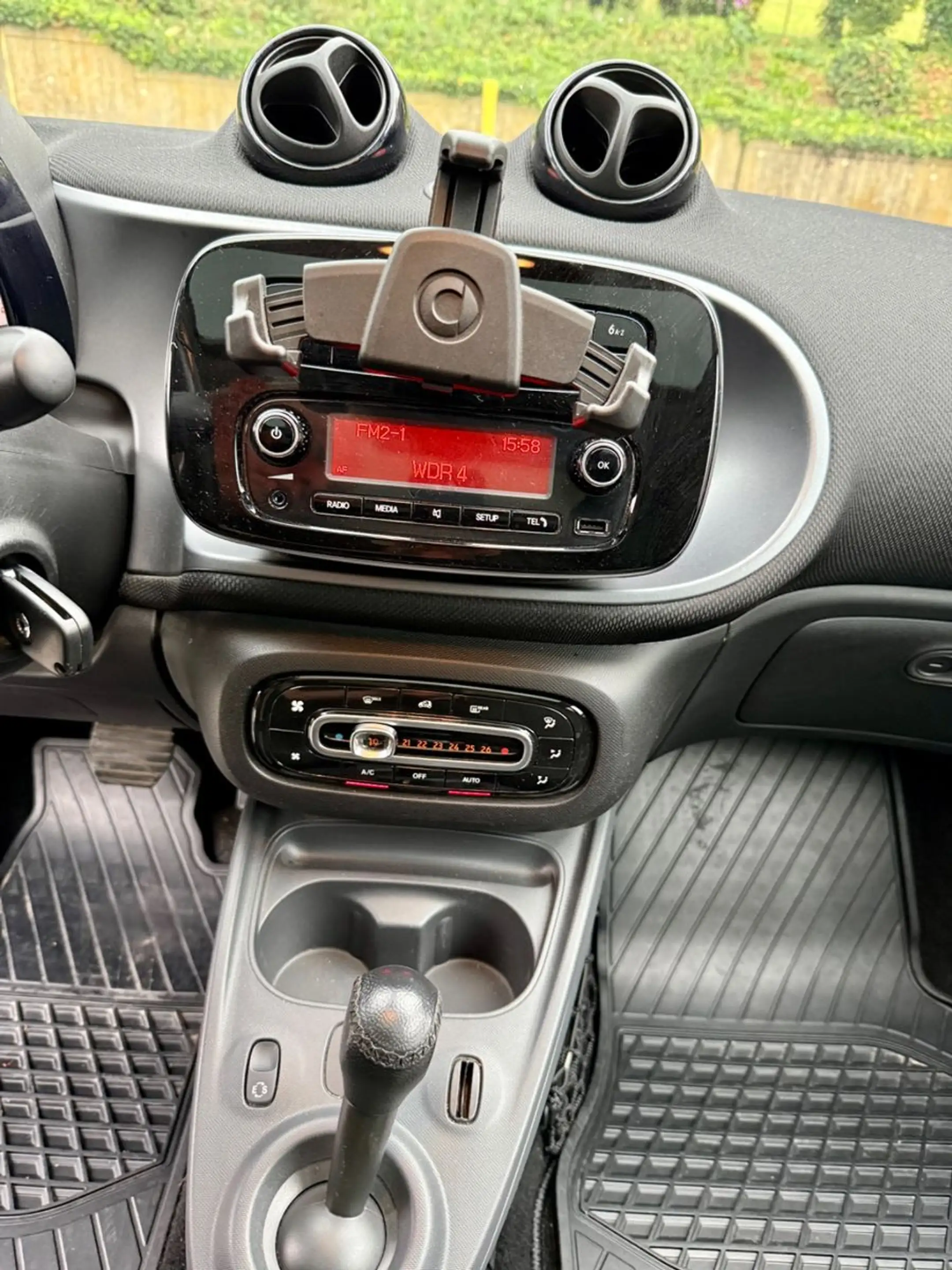 smart forFour Autom. Klima L&M Felgen Pano Sitzheizung — photo 11