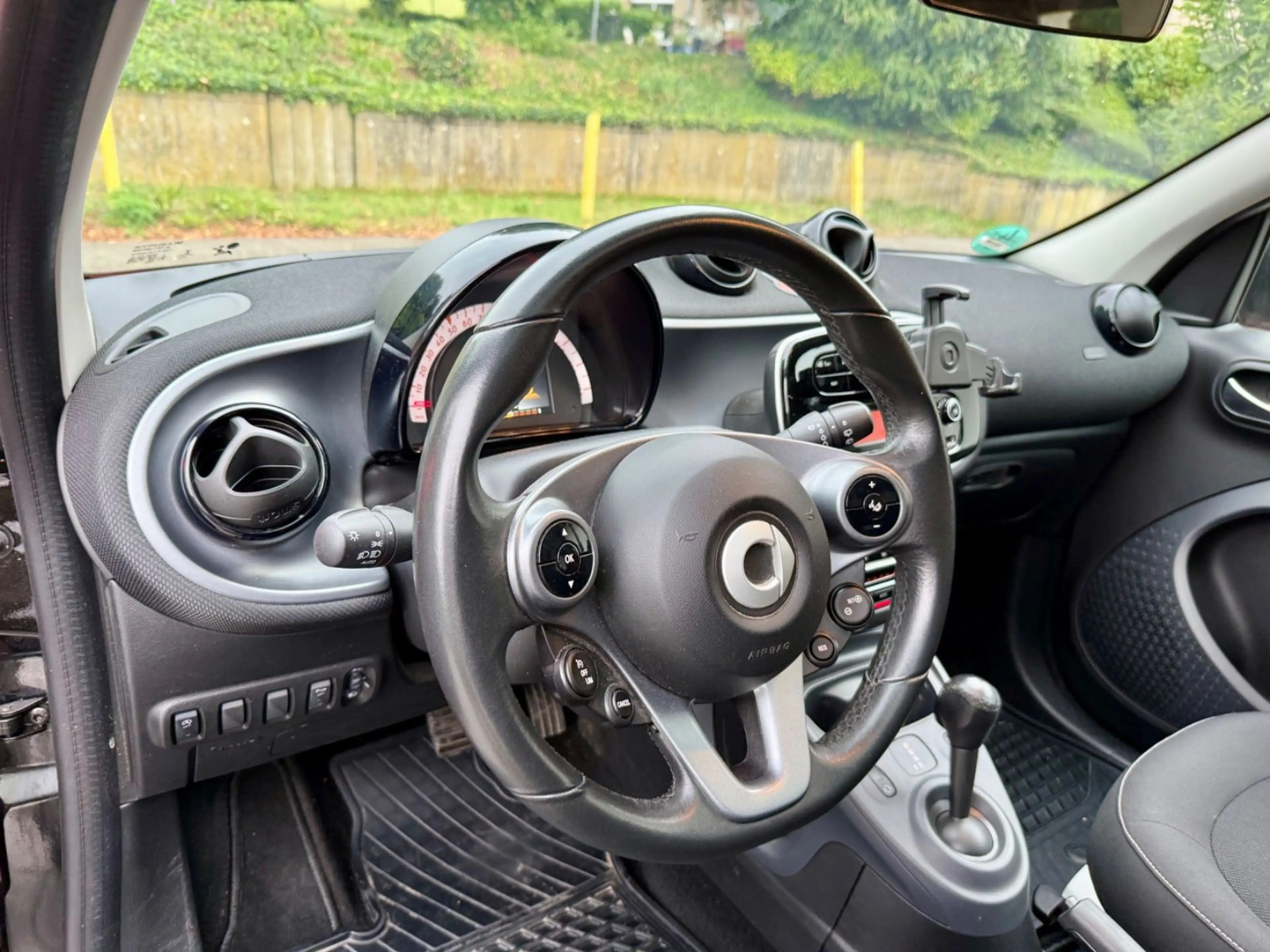smart forFour Autom. Klima L&M Felgen Pano Sitzheizung — photo 8