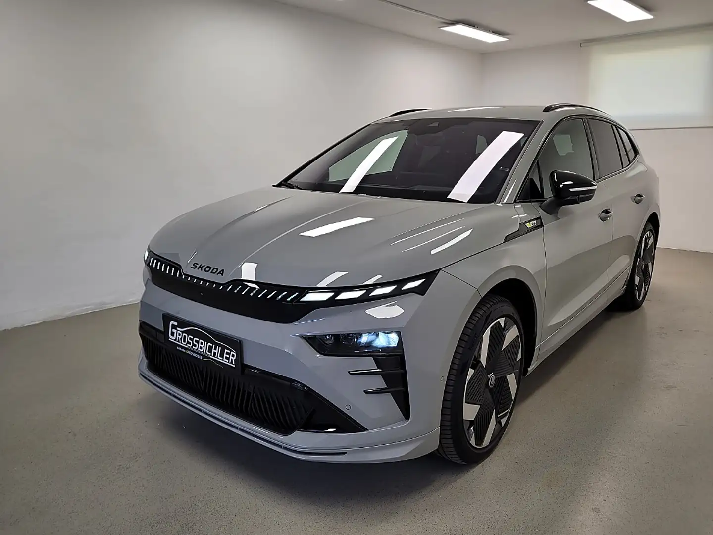 Skoda Enyaq RS 82kWh Suit, AHK, Panoramadach, MAXX-Paket, W... Grau - 2