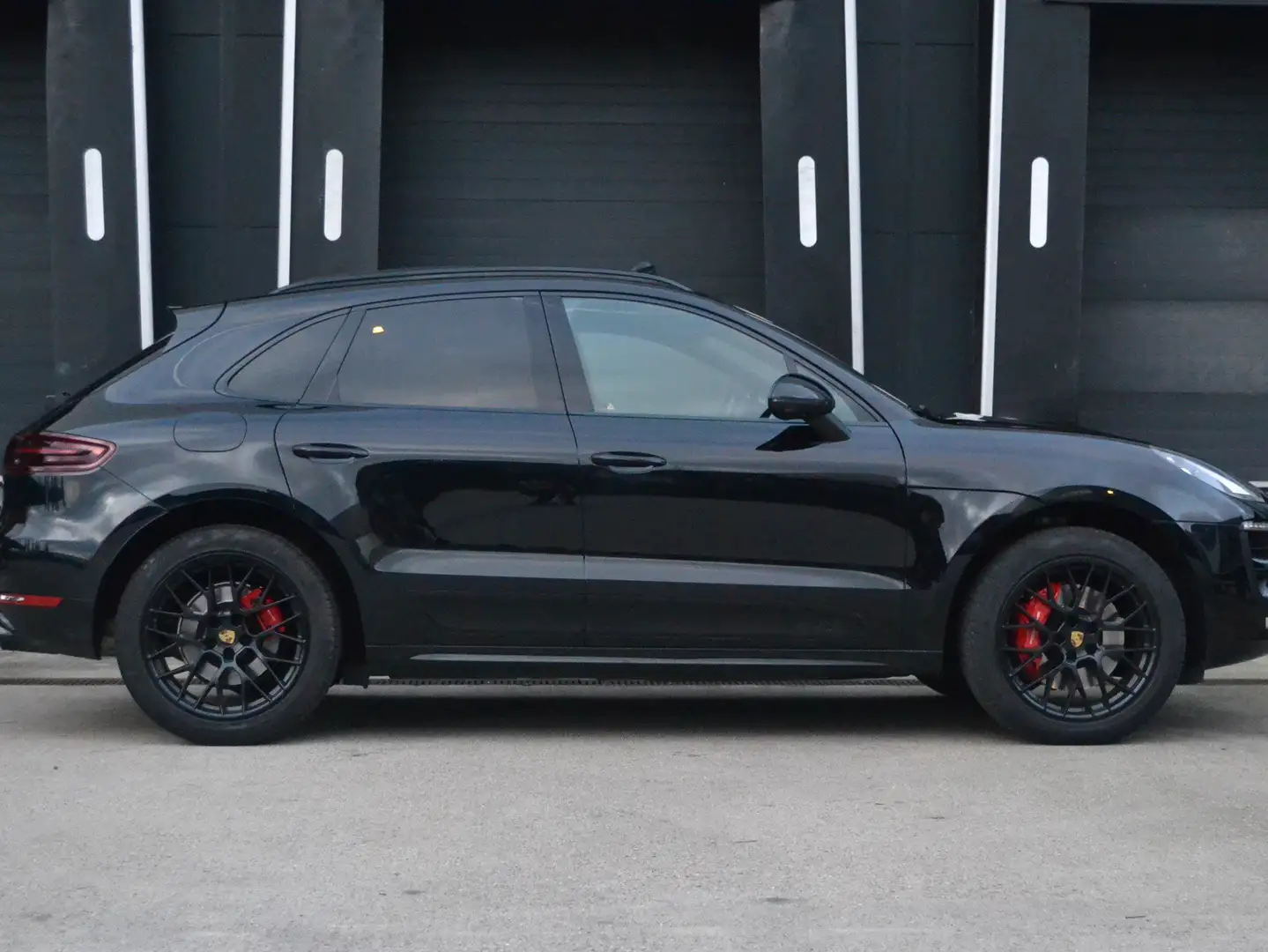 Porsche Macan Macan 3.0 - GTS - 2017 - Alcantara - Pano - Zwart Zwart - 2