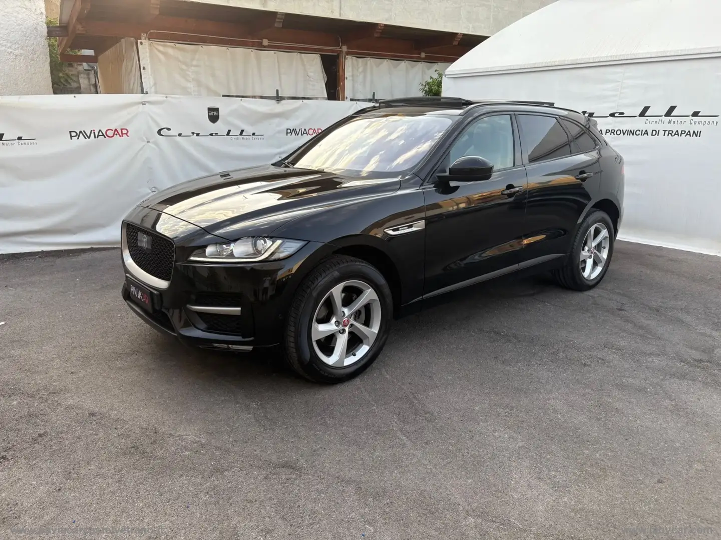 Jaguar F-Pace 2.0 D 180 CV AWD aut. Portfolio Negro - 1