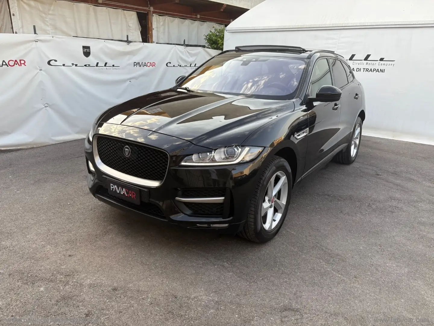 Jaguar F-Pace 2.0 D 180 CV AWD aut. Portfolio Nero - 2