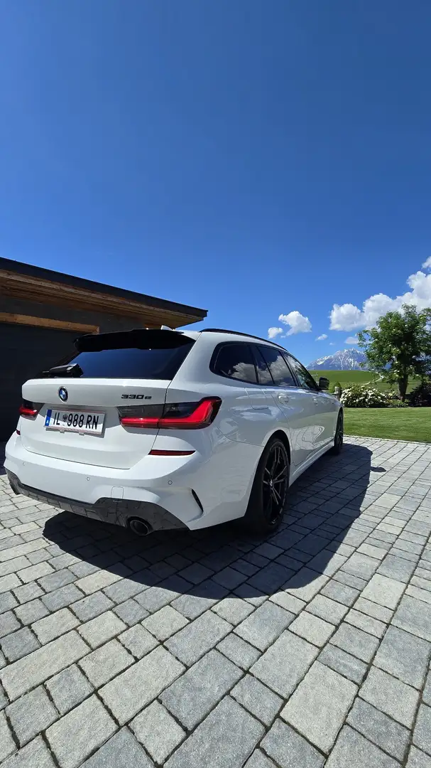 BMW 330 330e Touring Aut., HeadUp, Garantie, Spurhaltea. Weiß - 1