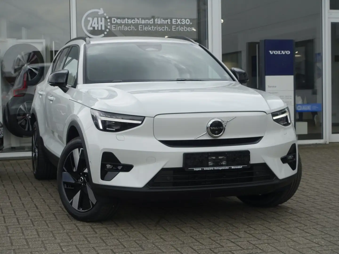 Volvo EX40 Single Motor Extended Range Elektrisch Plus Weiß - 2