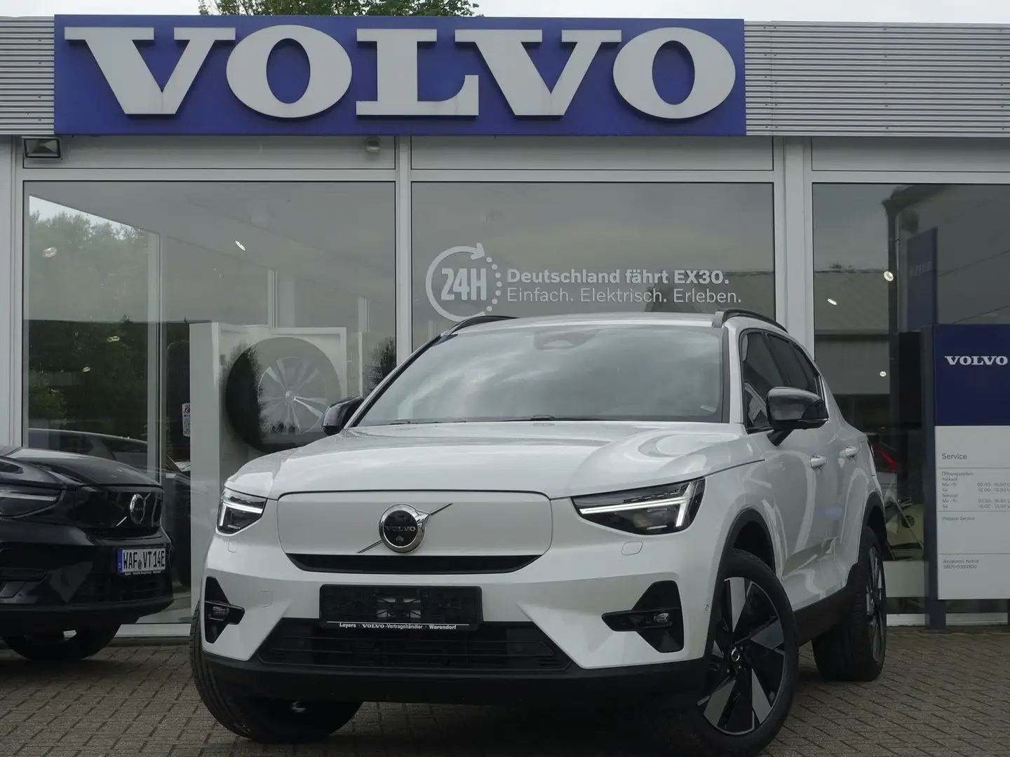 Volvo EX40 Single Motor Extended Range Elektrisch Plus Weiß - 1