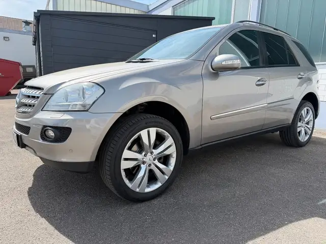 Mercedes-Benz ML 350 4Matic AHK Xenon Service neu!