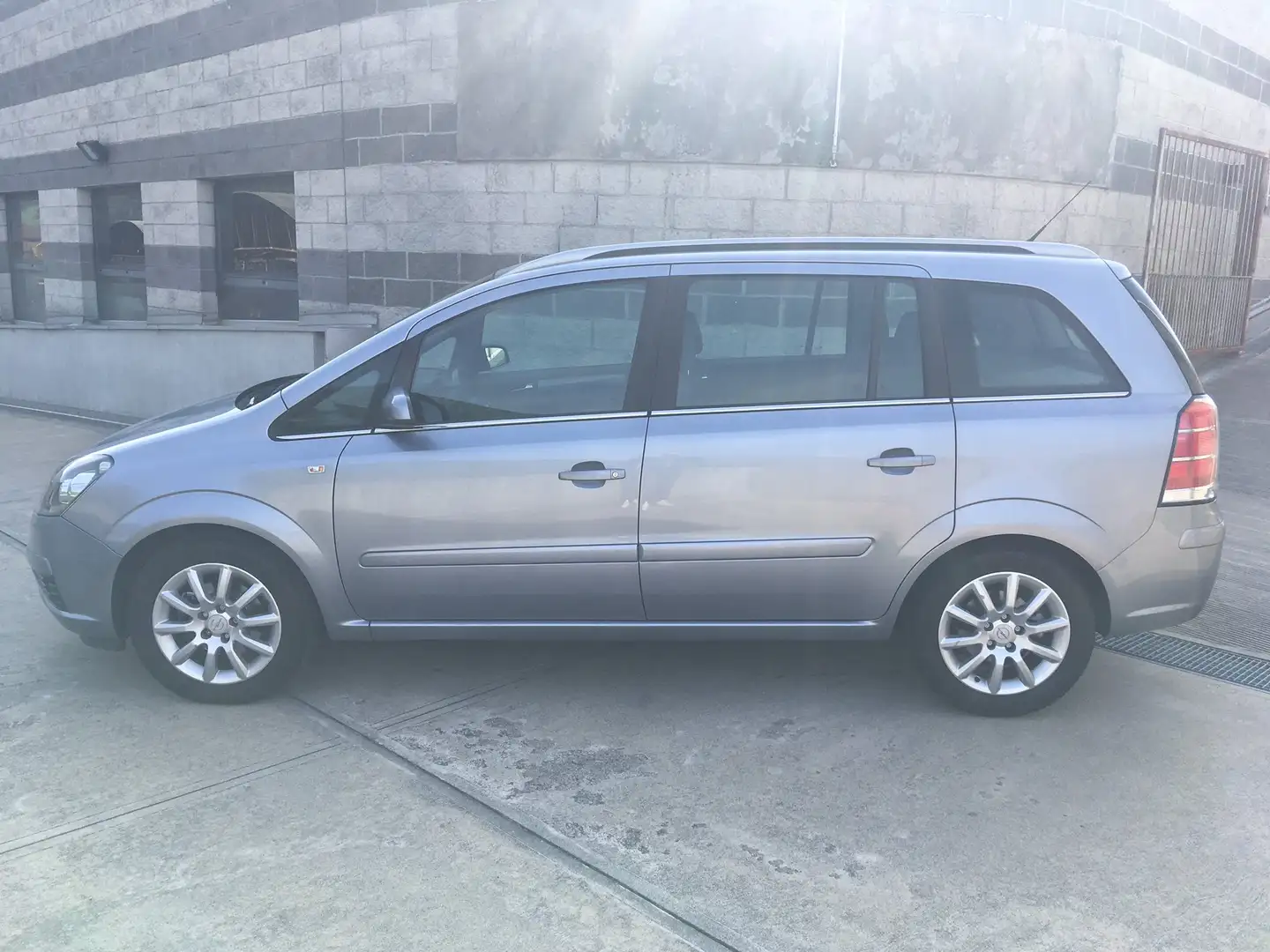 Opel Zafira Zafira II 2005 1.6 twinport Enjoy 105cv Plateado - 2