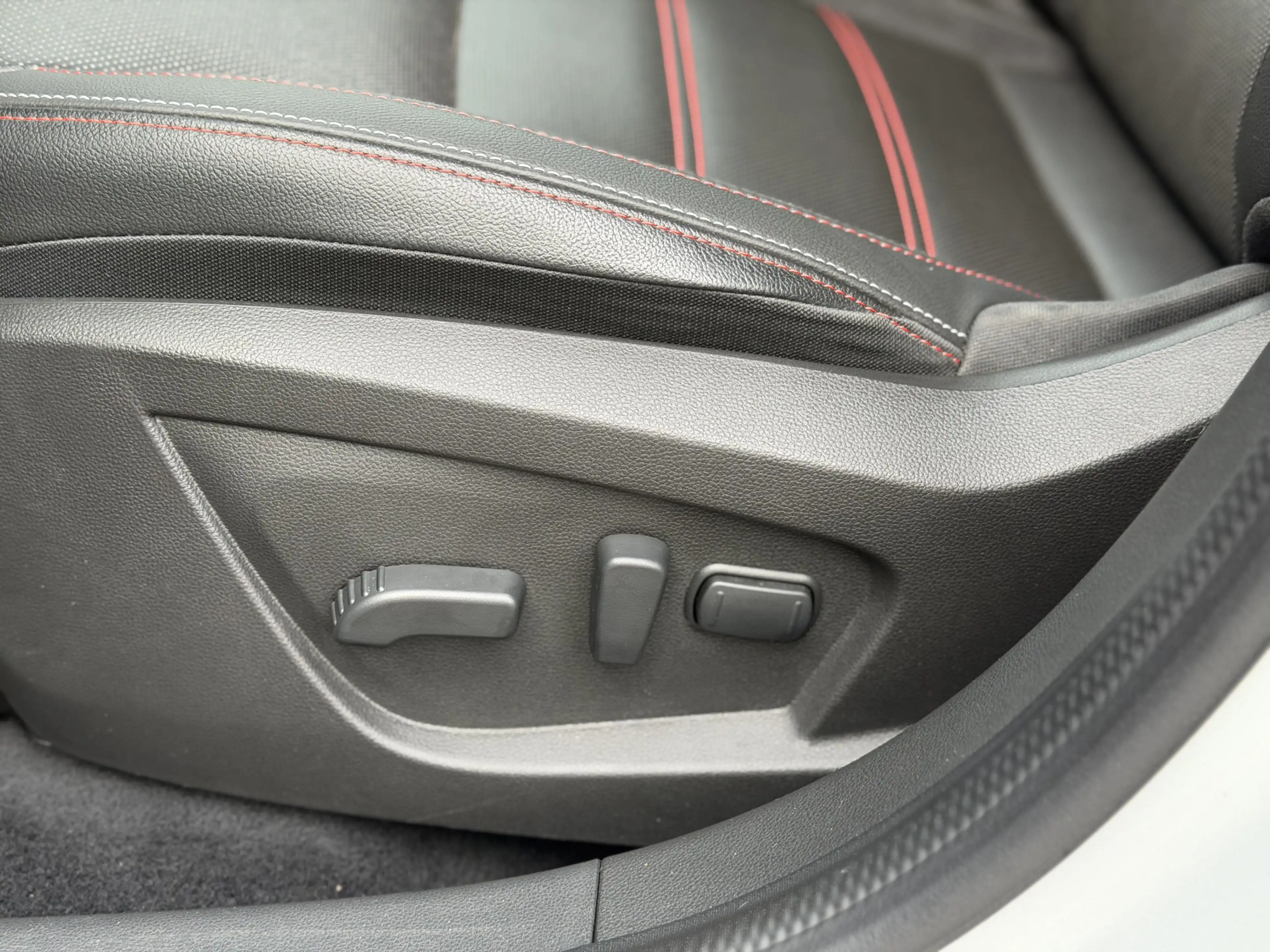 Renault Arkana 1.6 E-Tech Hybrid 145 R.S. Line | Panorama | Leder — photo 8