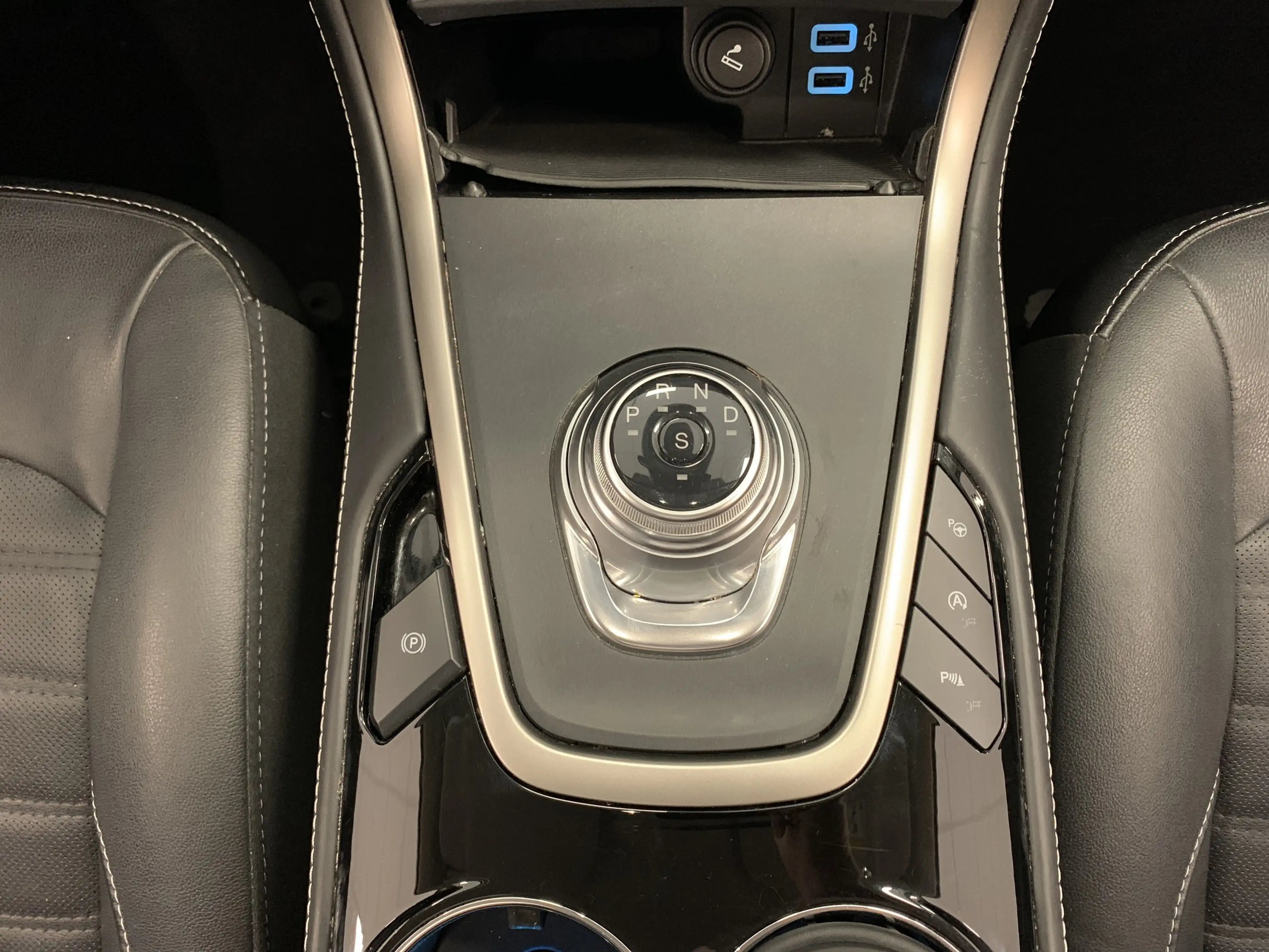 Ford Galaxy Titanium 7-Sitzer AHK Leder Ambientelicht — photo 14