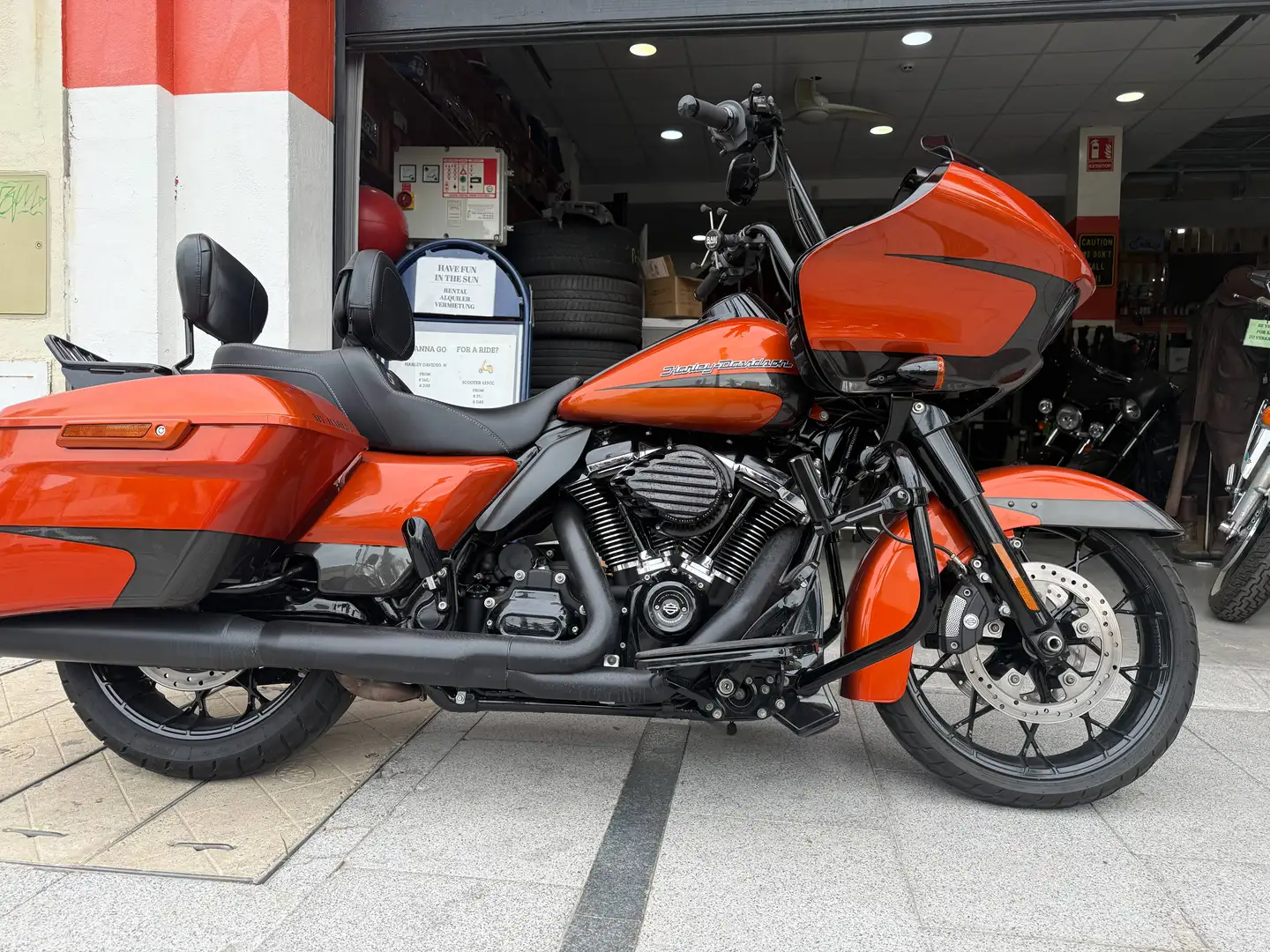 Harley-Davidson Road Glide SPECIAL Naranja - 1