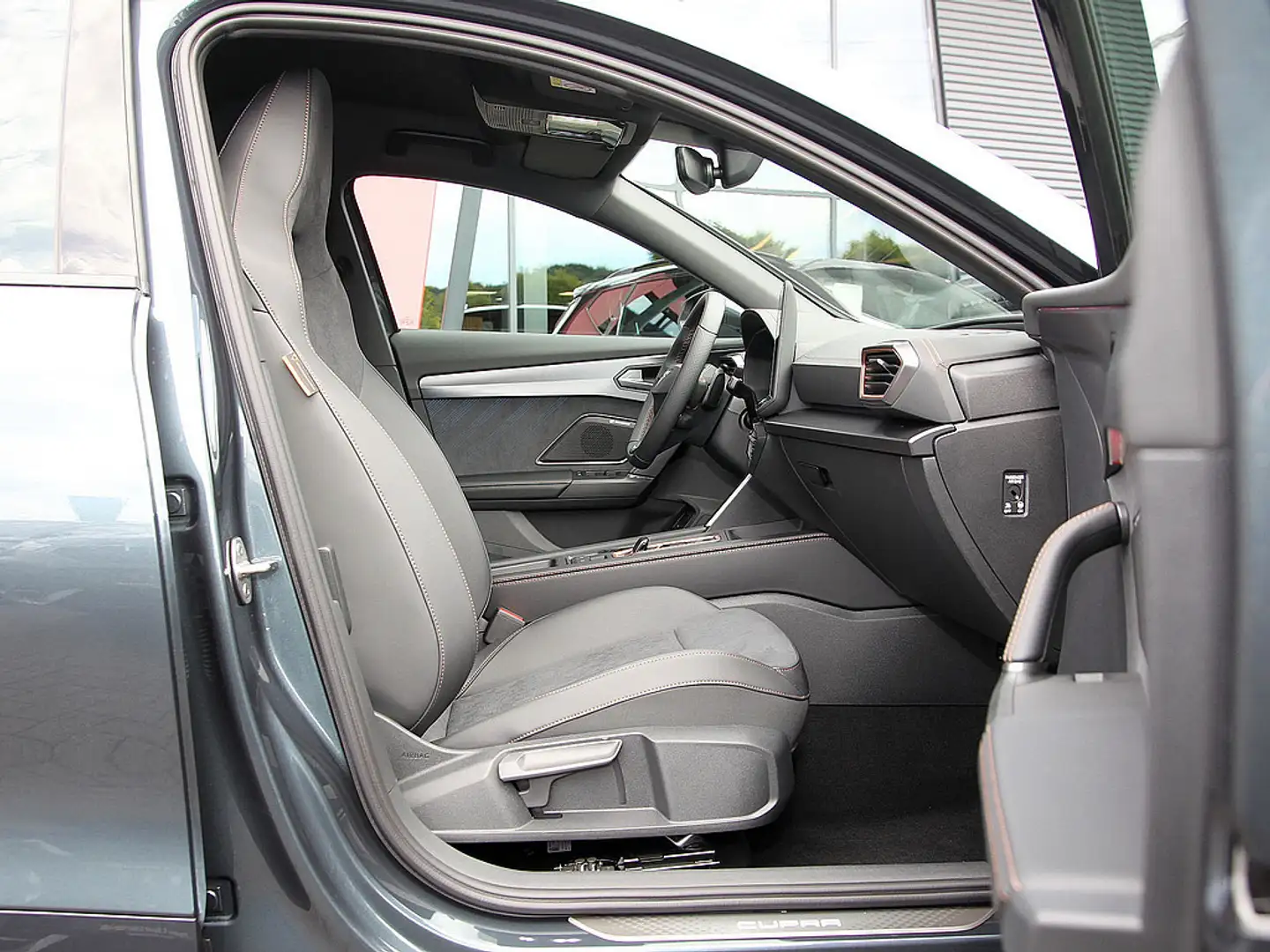 CUPRA Formentor TSI 1.5 eTSI 110 kW DSG NAVI SENNHE Grau - 2