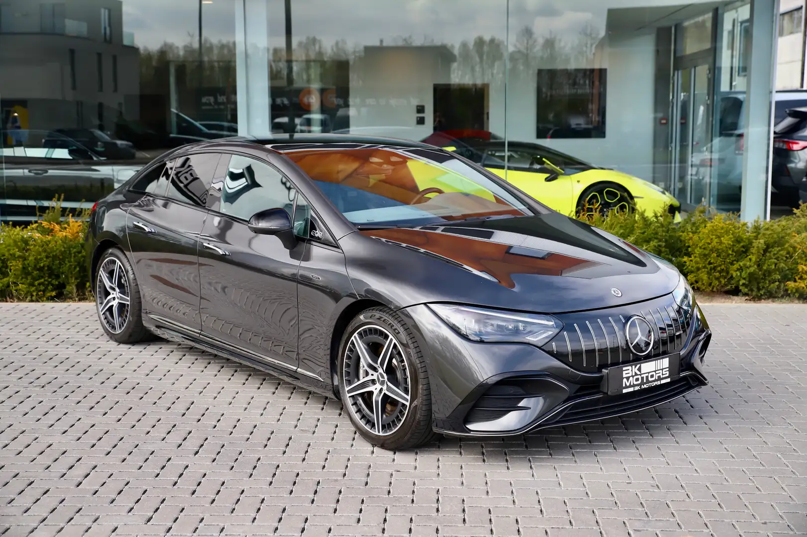 Mercedes-Benz EQE 43 AMG 4-Matic 90.6 kWh-360-Burmester-Hyperscreen-HUD-Pano-Luchtvering-Ambiant-Zitkinematica Grau - 2