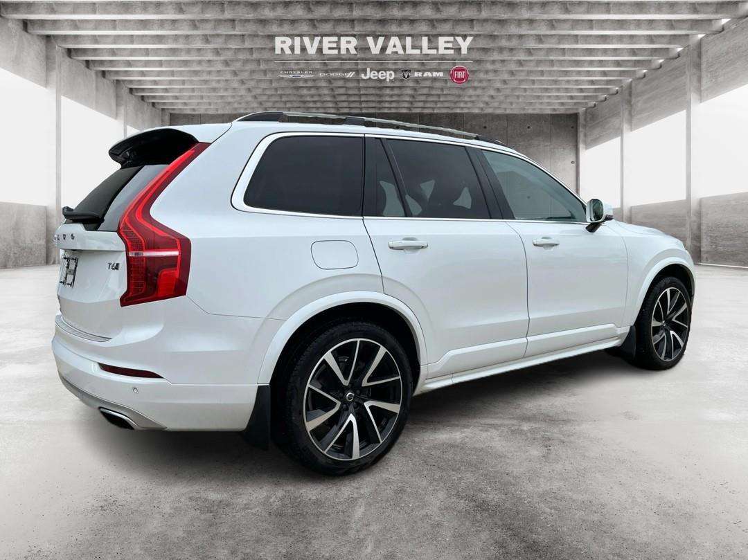 2019 Volvo XC90 T6 Momentum alt 3