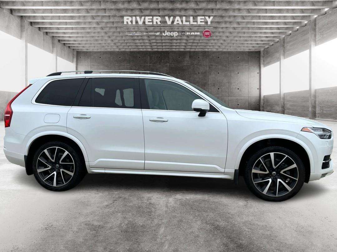 2019 Volvo XC90 T6 Momentum alt 2
