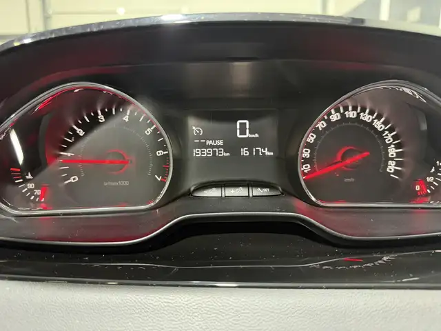 Peugeot 208 view 14