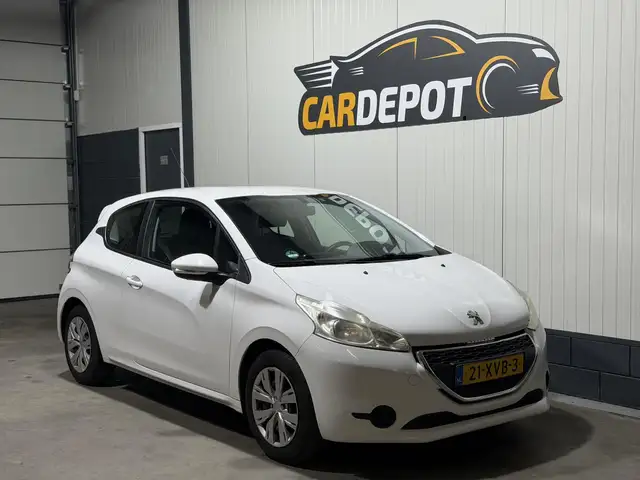 Peugeot 208 view 3