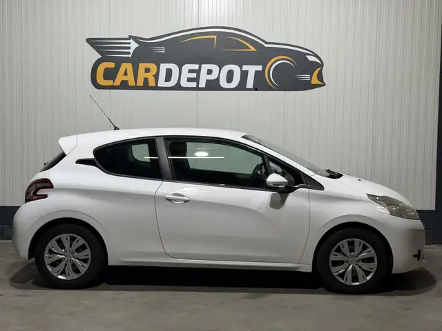 Peugeot 208 view 8