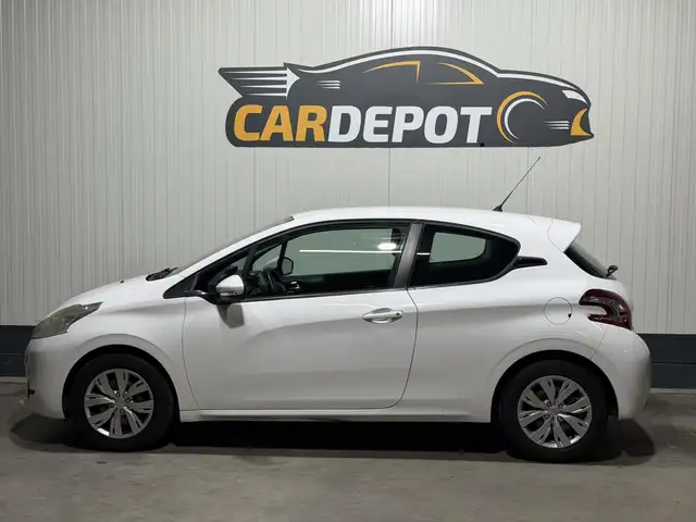 Peugeot 208 view 4