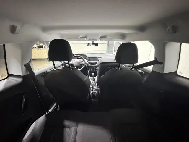 Peugeot 208 view 10