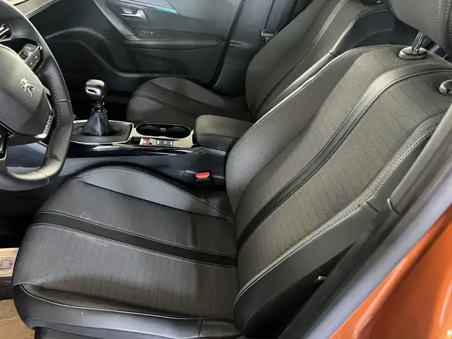 Peugeot 2008 view 6