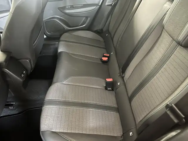Peugeot 2008 view 5