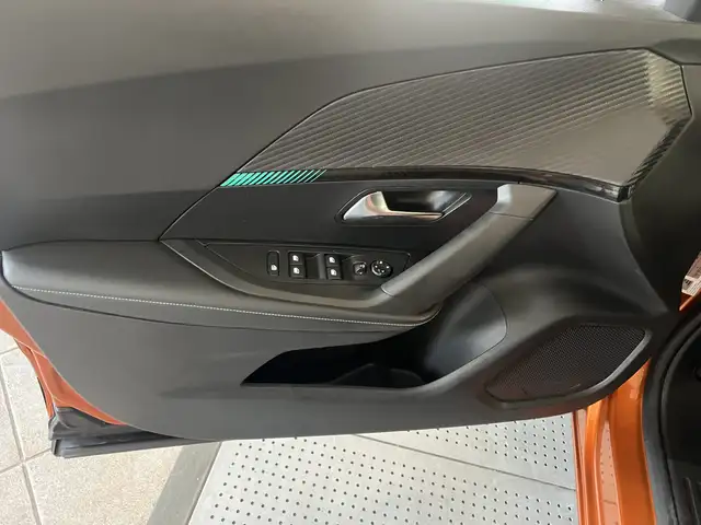 Peugeot 2008 view 2