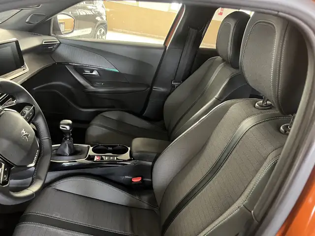 Peugeot 2008 view 3